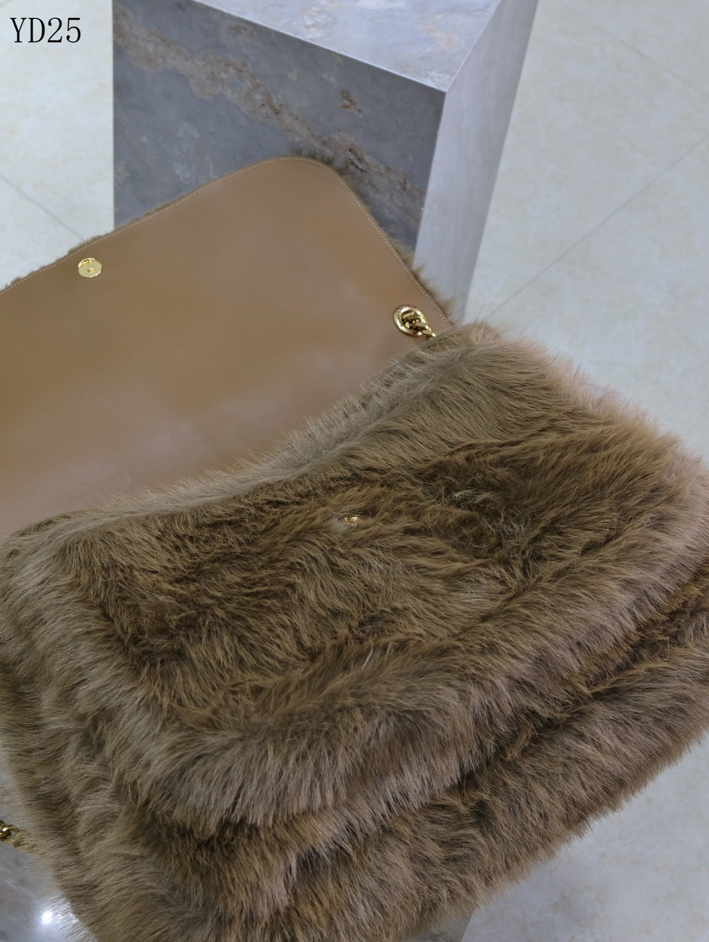 Niki Large in Shearling Bag