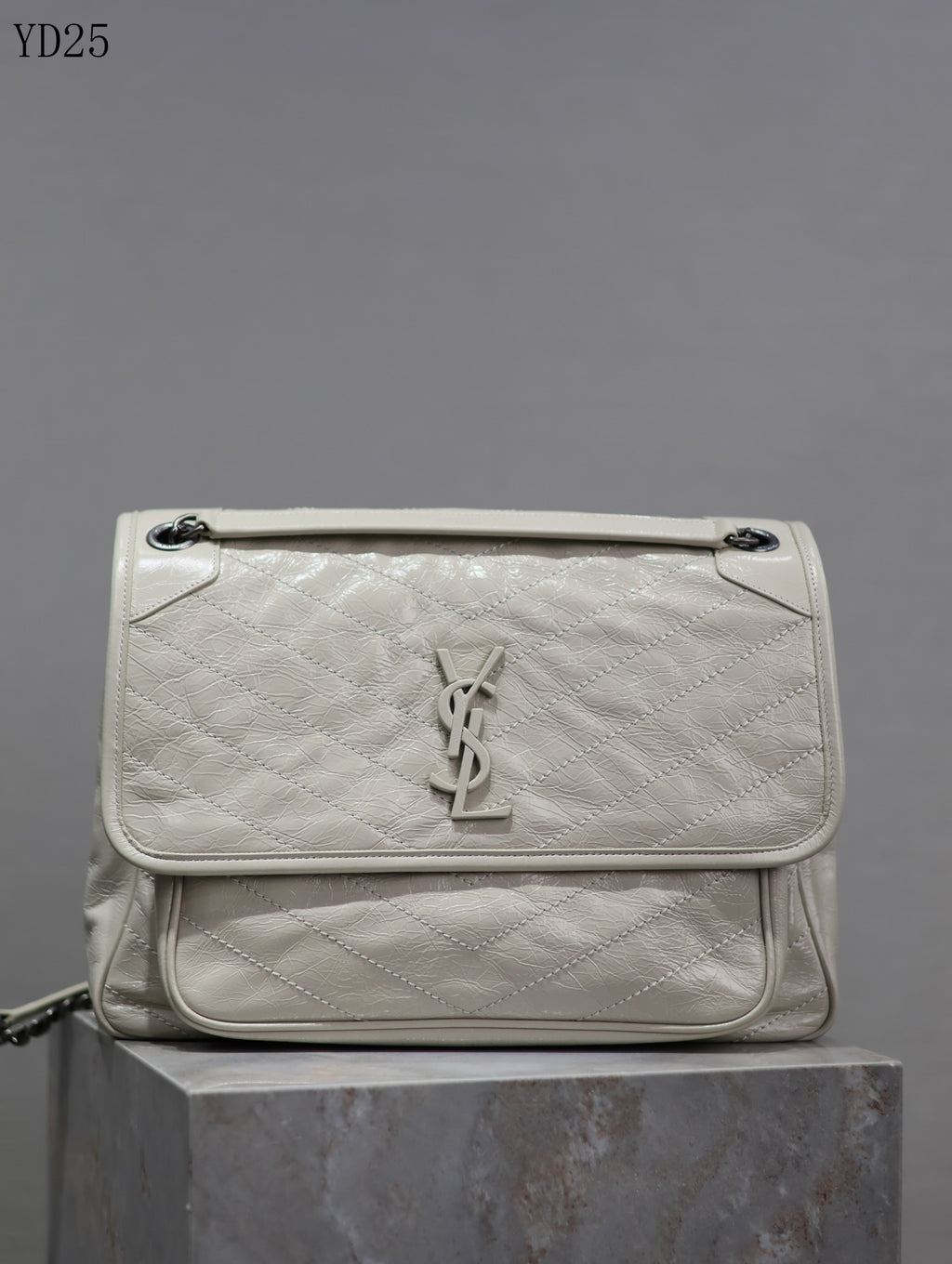 Niki Medium Leather Shoulder Bag