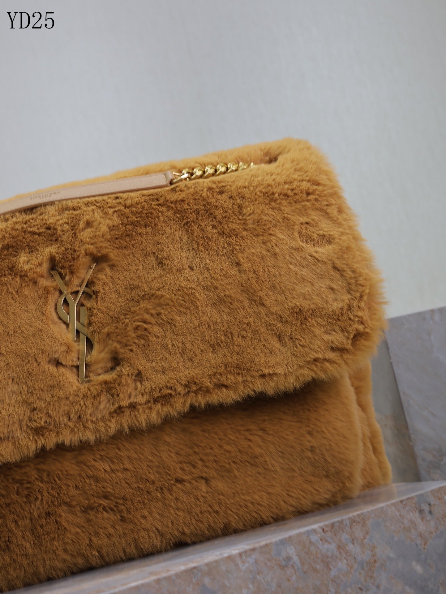 Niki Large in Shearling Bag