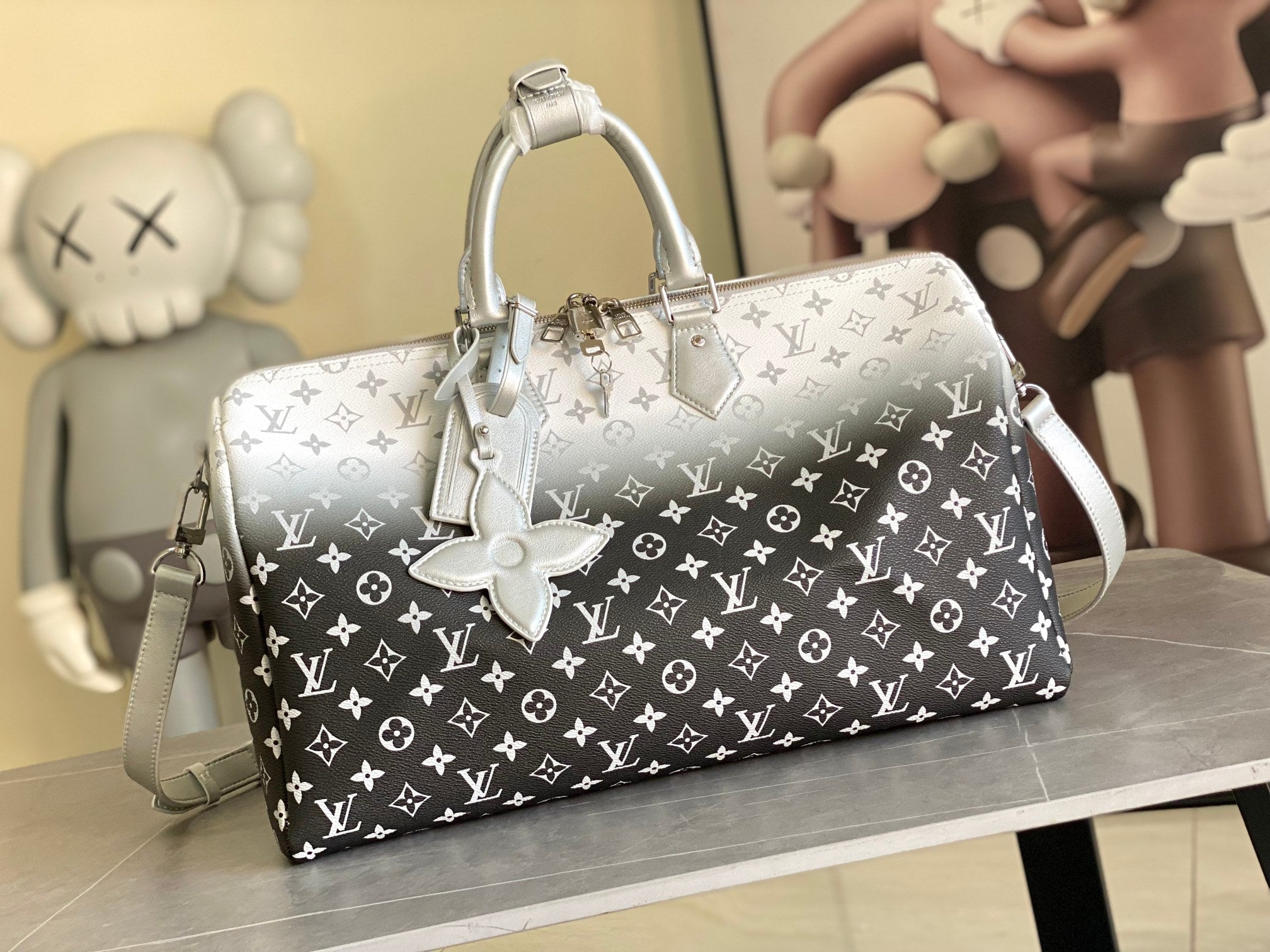 Keepall Bandoulière 50 – Monogram Eclipse Gradient Silver Edition