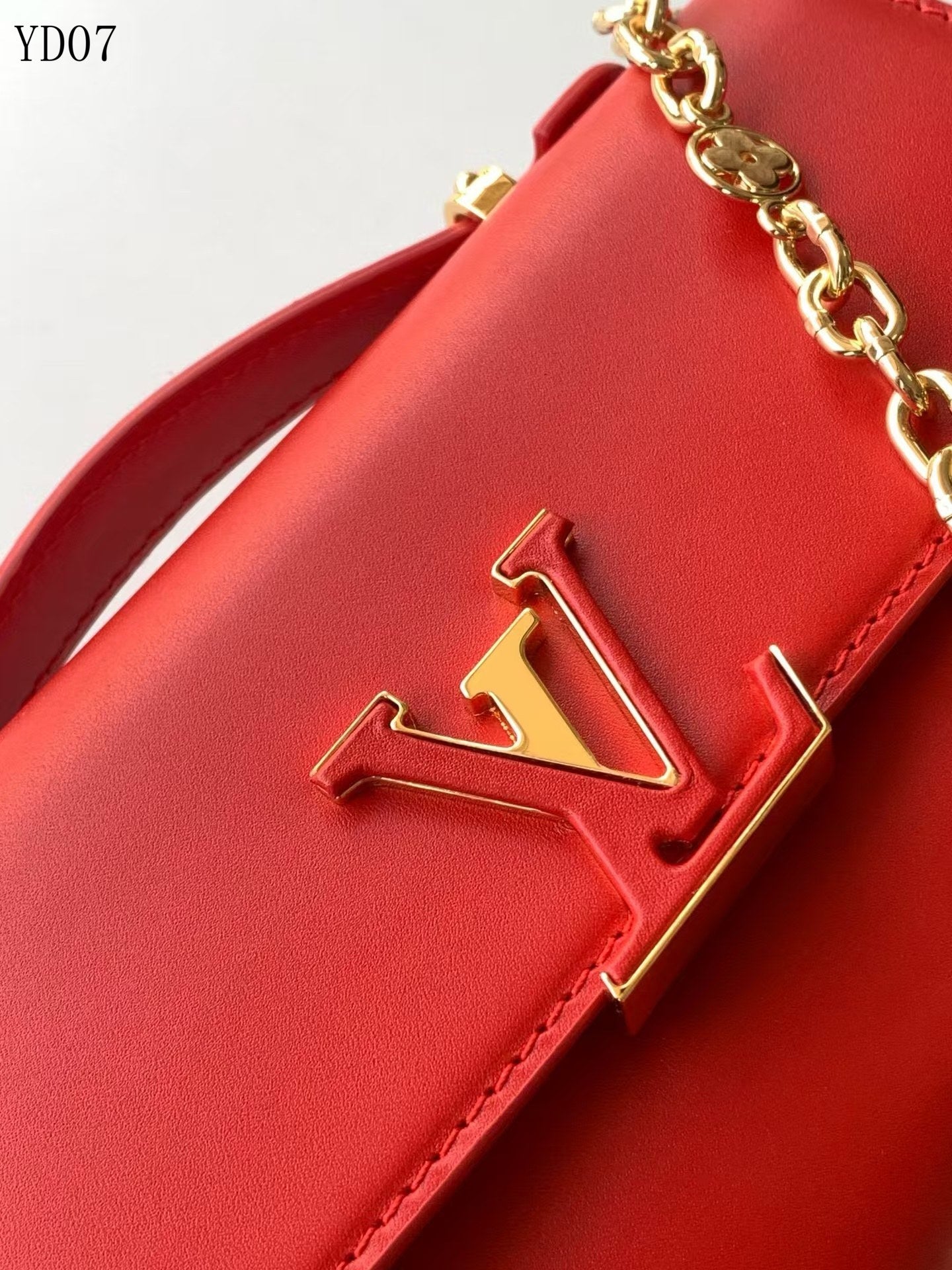 Capucines Wallet on Chain Bag