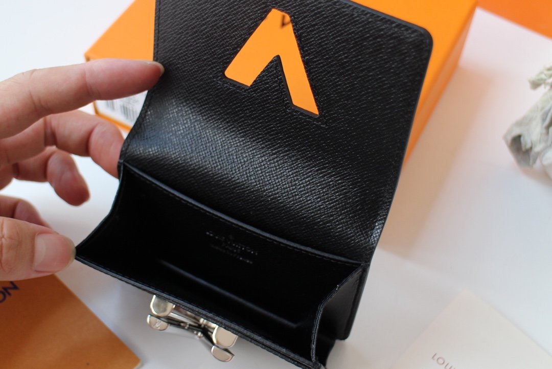 Epi Leather Twist Wallet