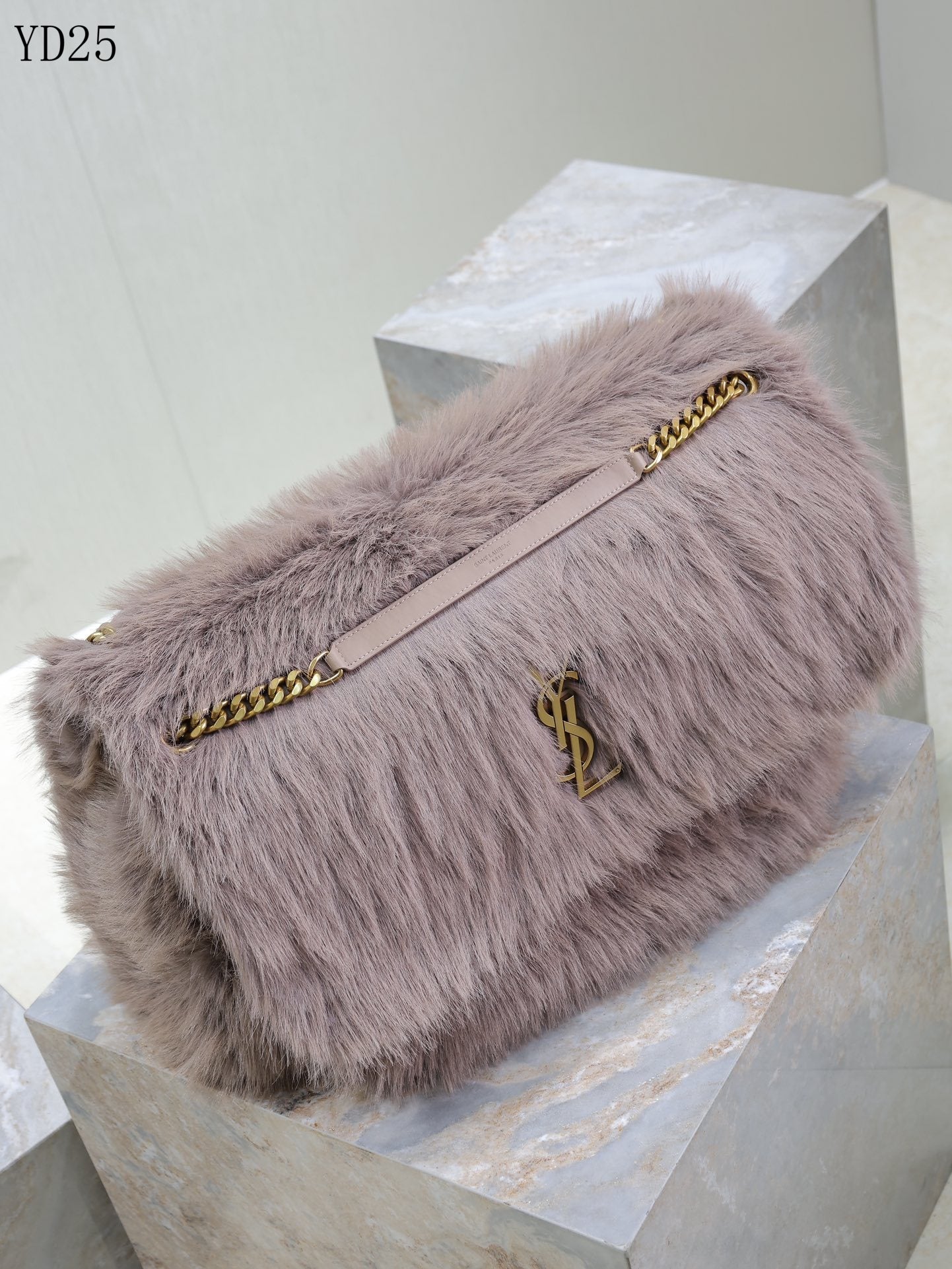 Niki Large in Shearling Bag