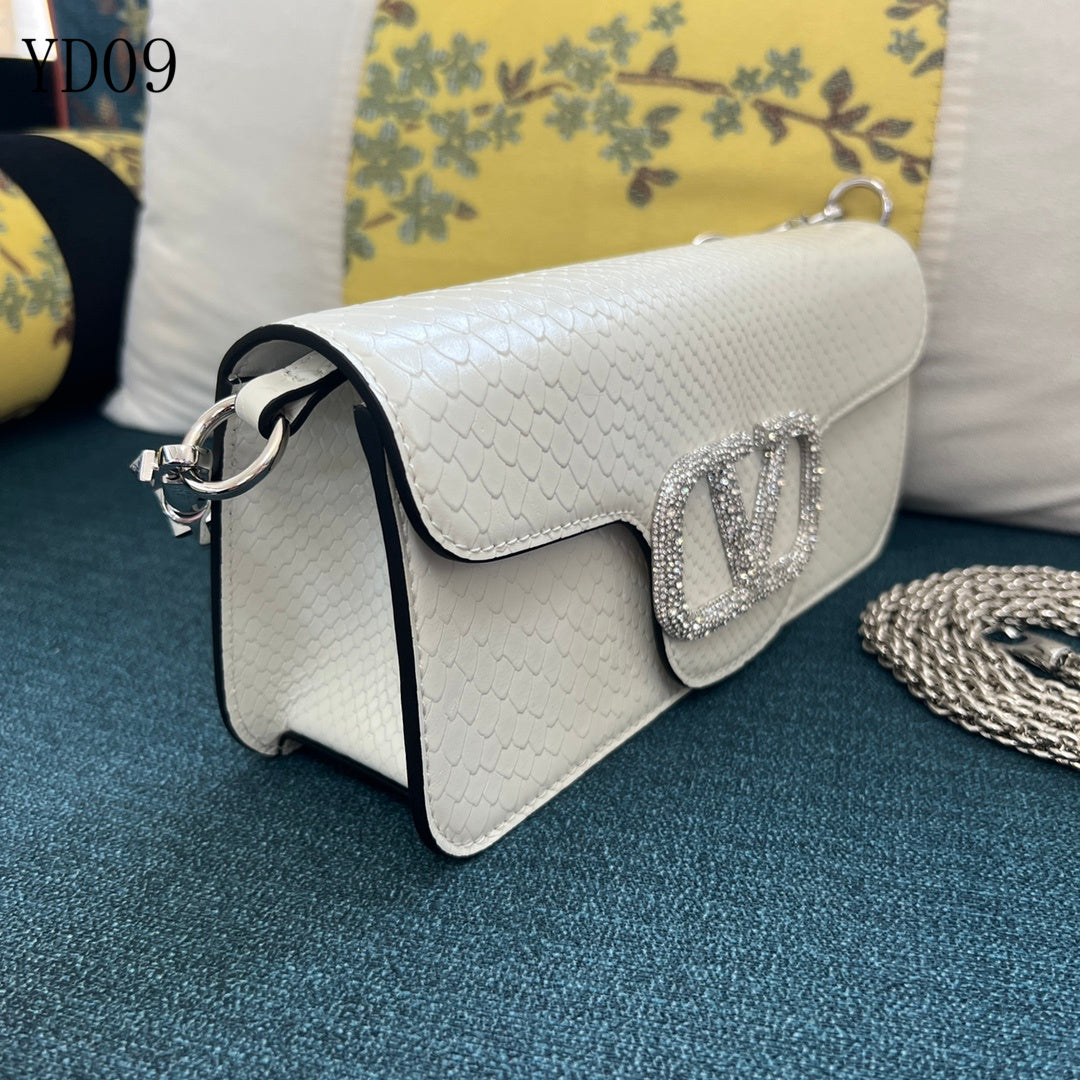 Garavani VLogo Signature Ayers Leather Bag