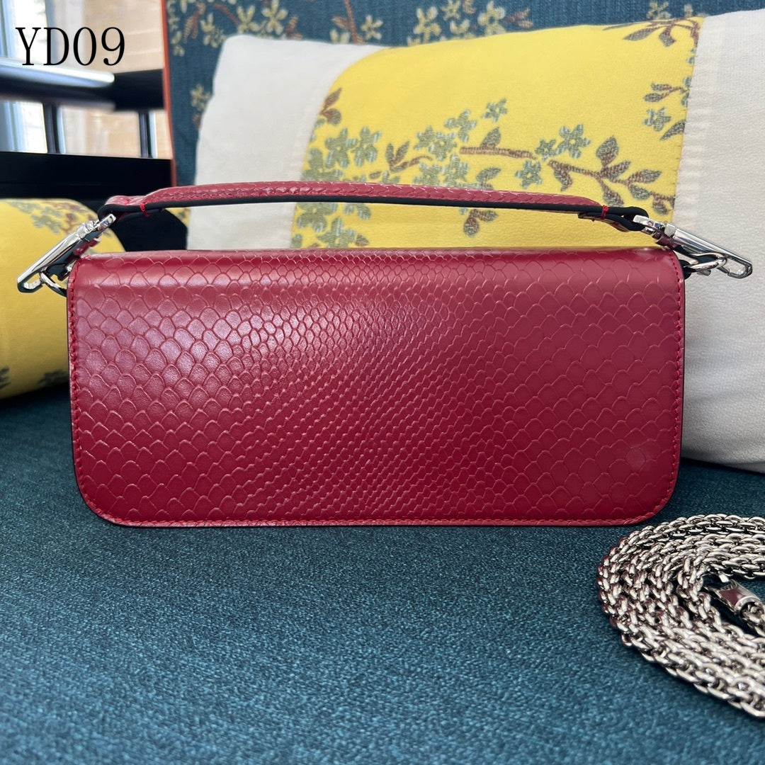 Garavani VLogo Signature Ayers Leather Bag