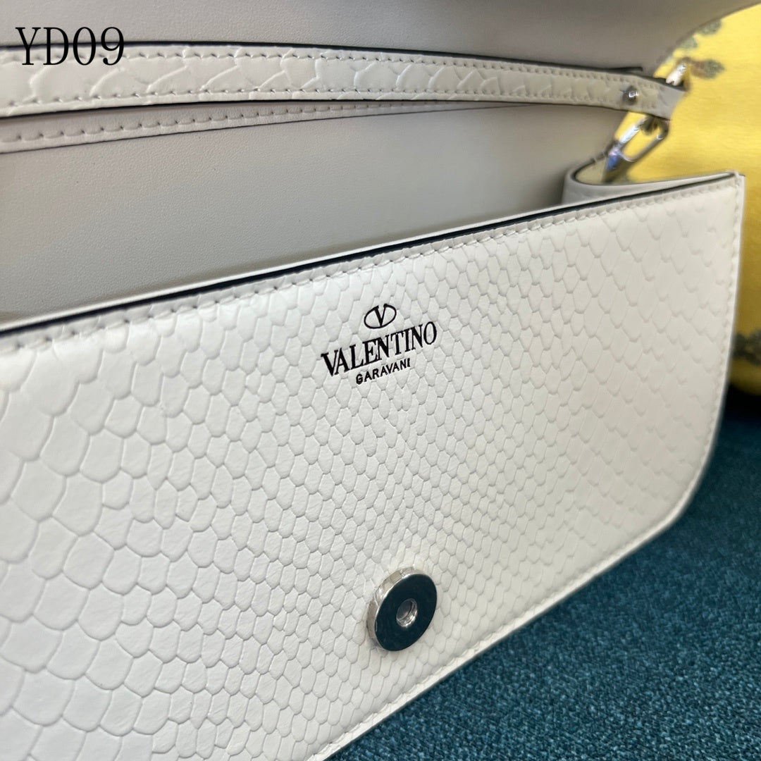 Garavani VLogo Signature Ayers Leather Bag