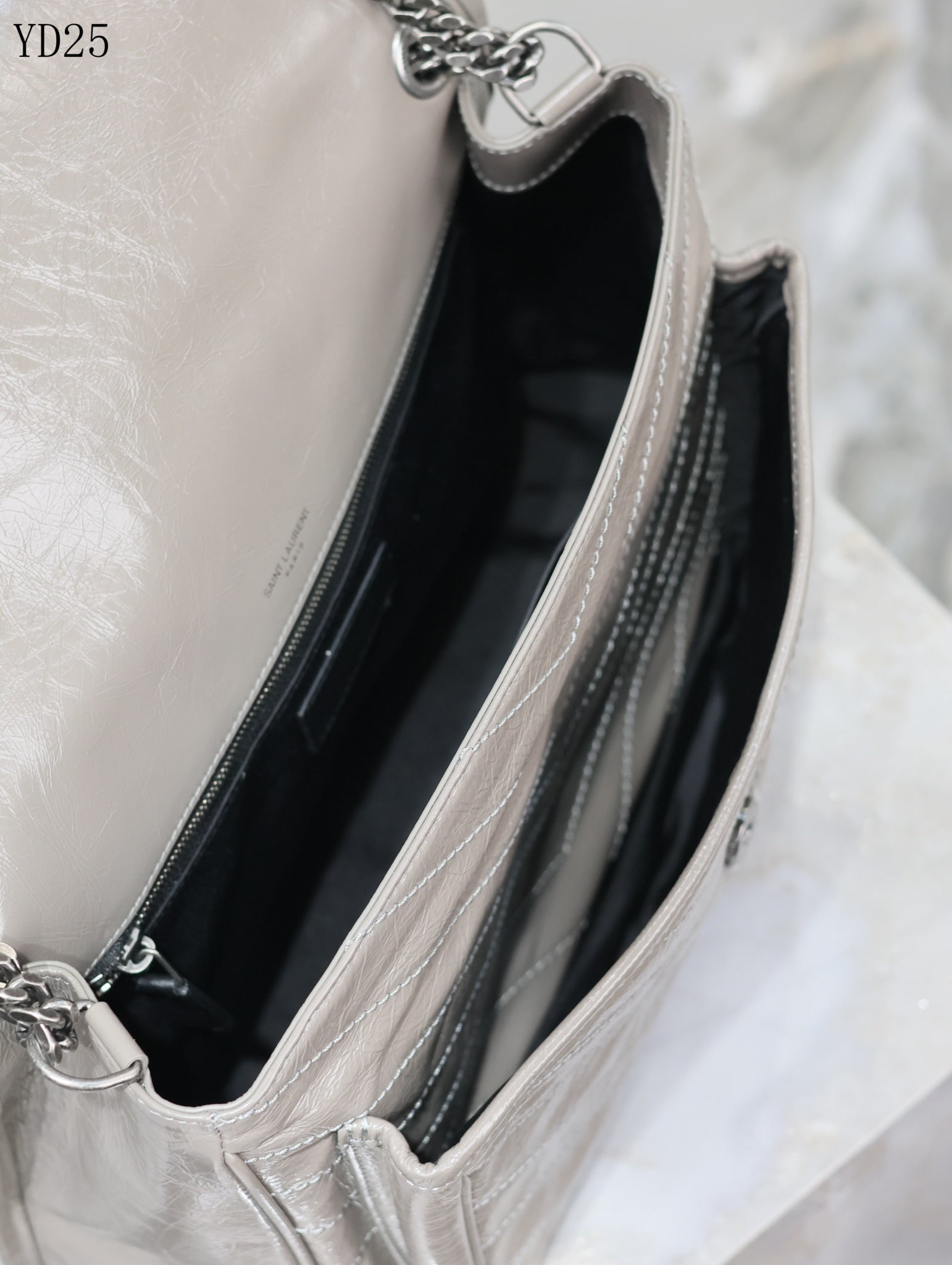 Niki Medium Leather Shoulder Bag