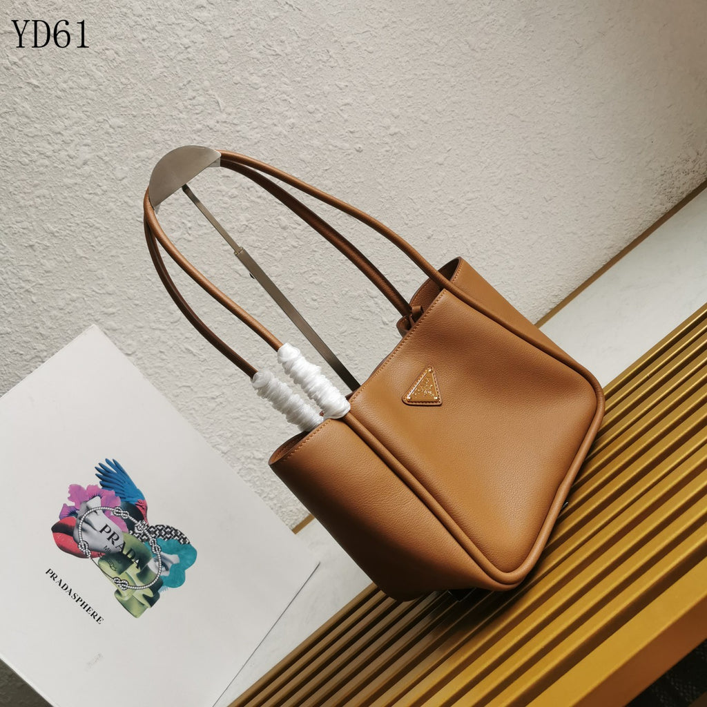 Tote Bag in Soft Grain Leather