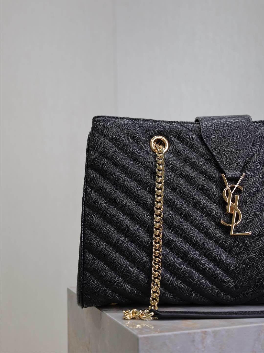Grain Leather Chain Shoulder Bag