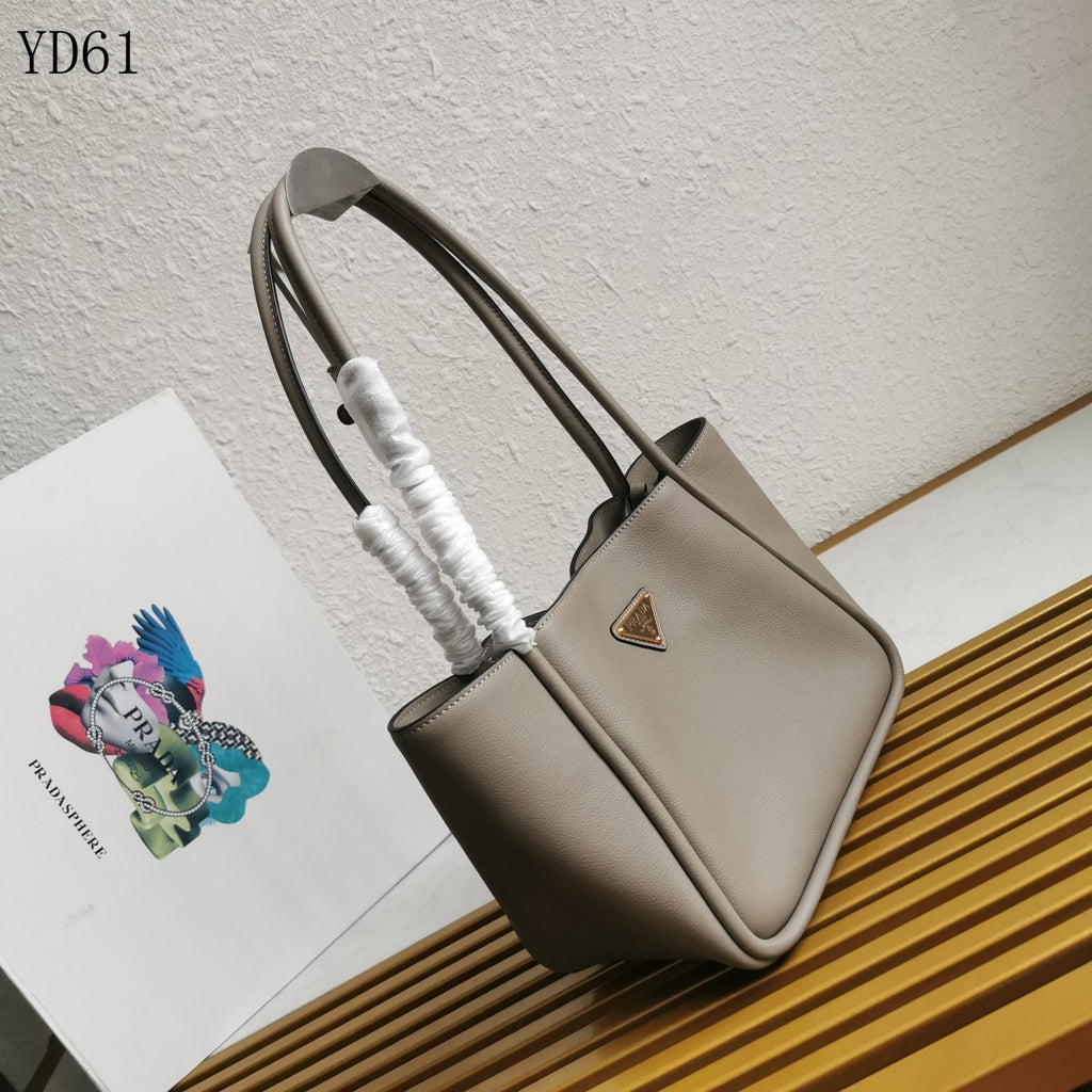 Tote Bag in Soft Grain Leather