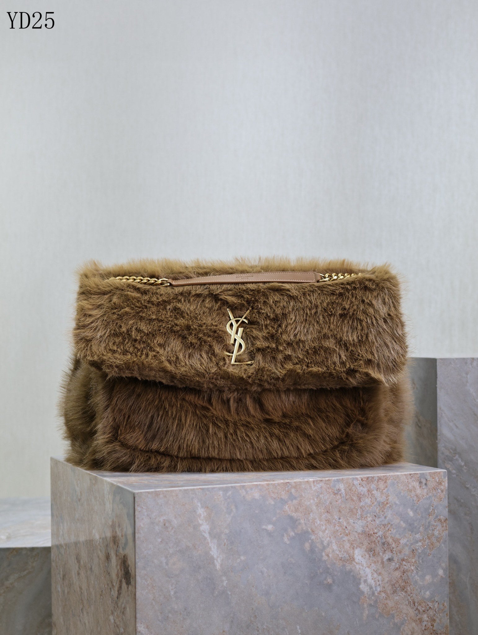 Niki Large in Shearling Bag