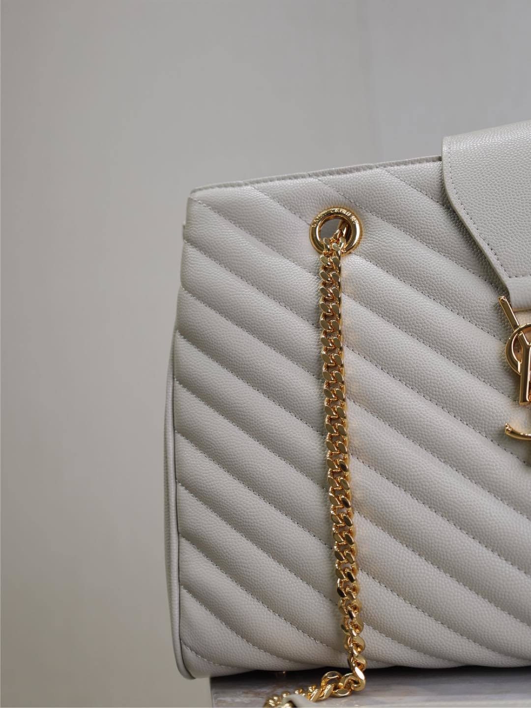 Grain Leather Chain Shoulder Bag