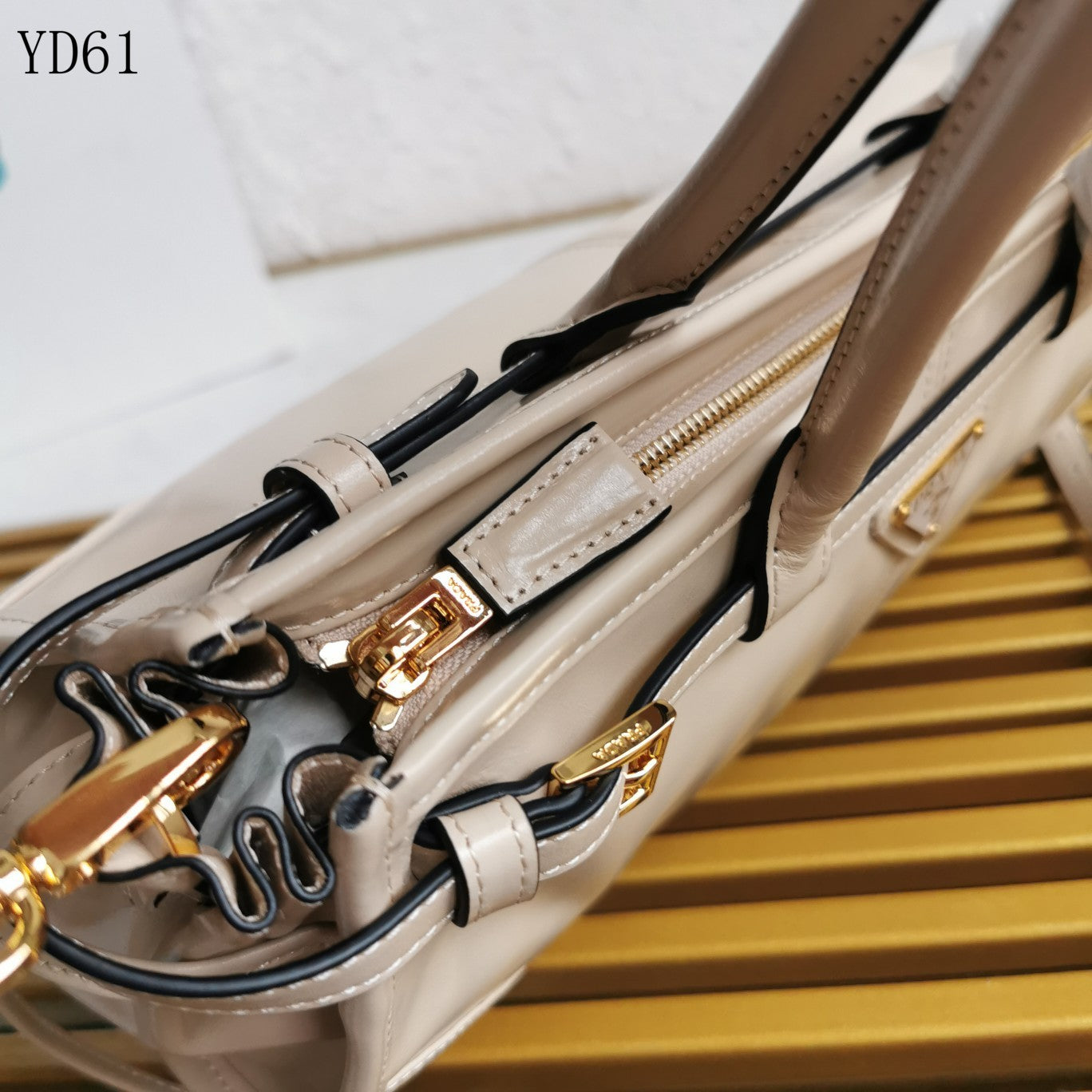 Bonnie Medium Leather Handbag