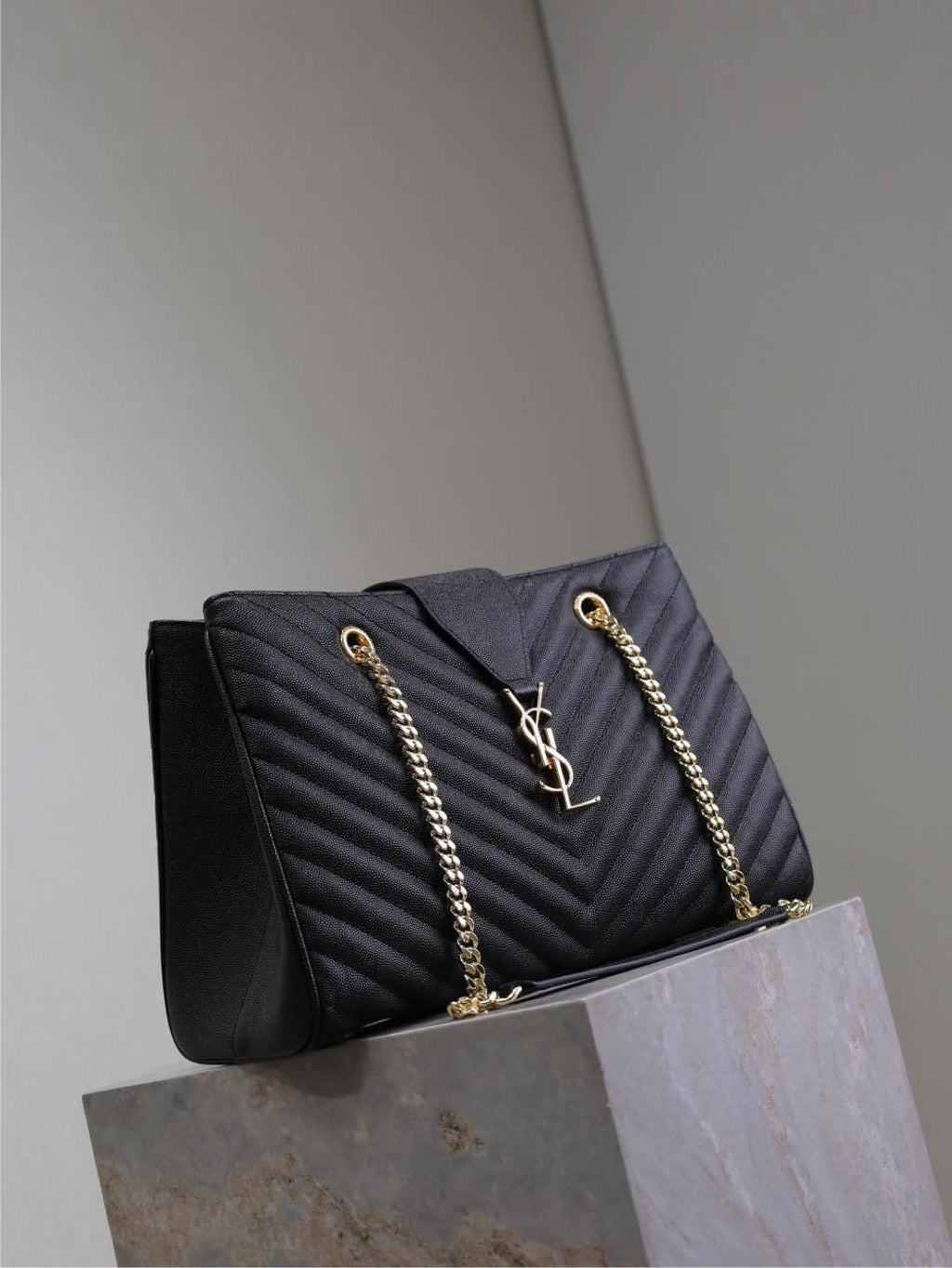 Grain Leather Chain Shoulder Bag