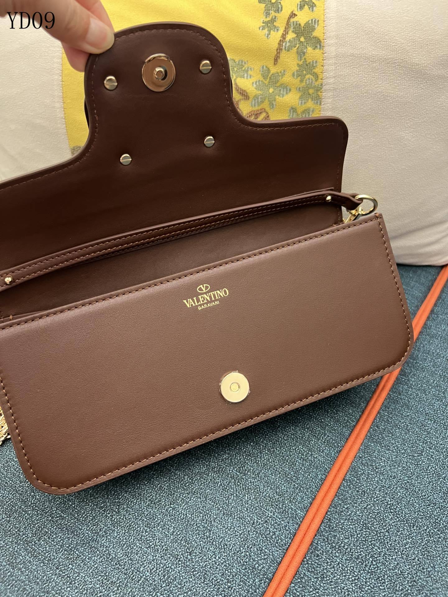 Garavani VLogo Signature Bag
