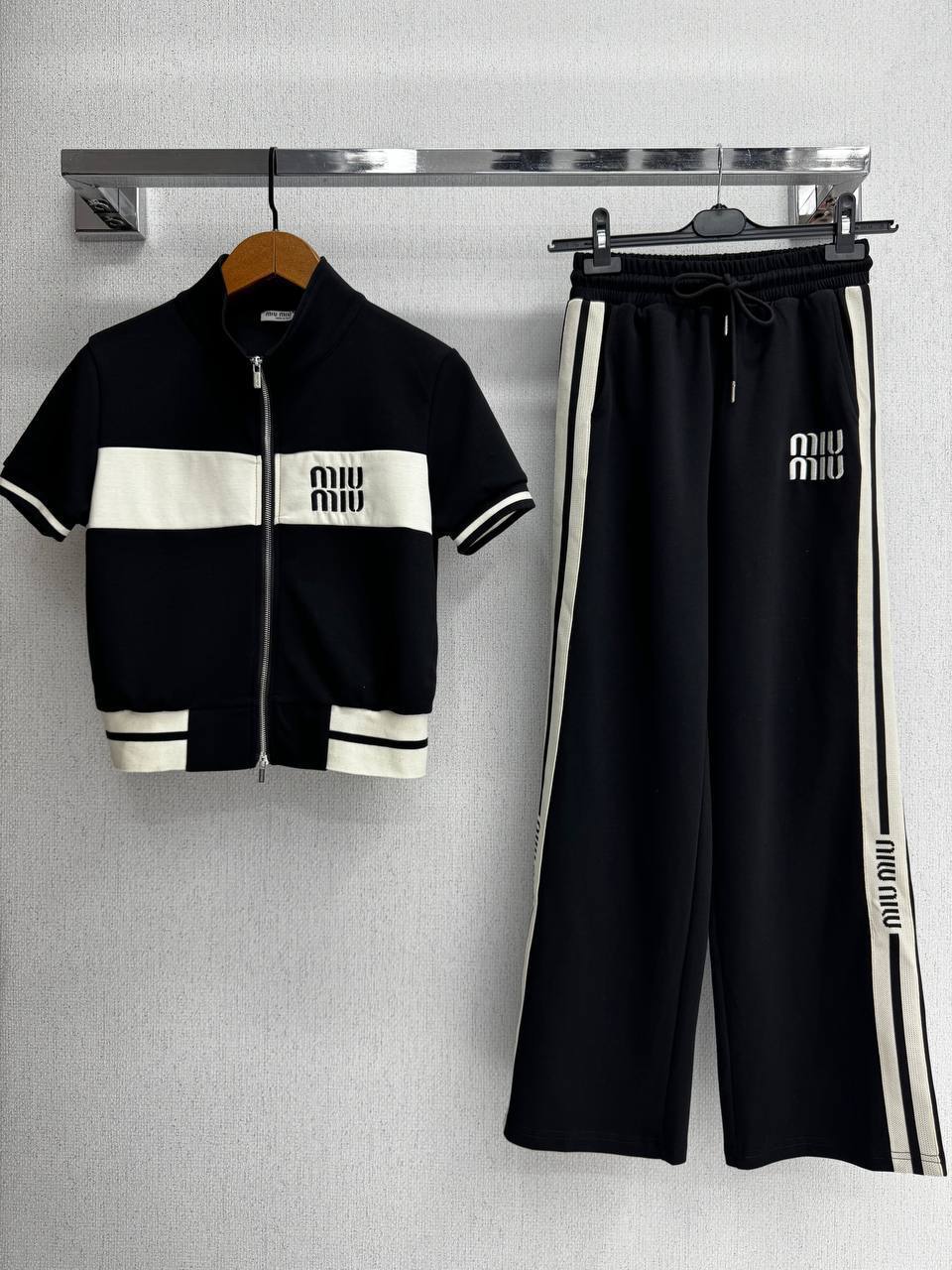 Black 2-Piece Luxury Set – Zip Top & Wide-Leg Pants