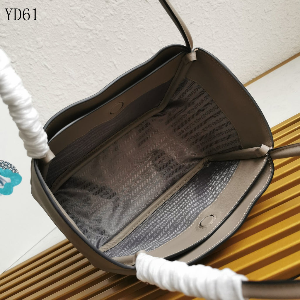 Tote Bag in Soft Grain Leather