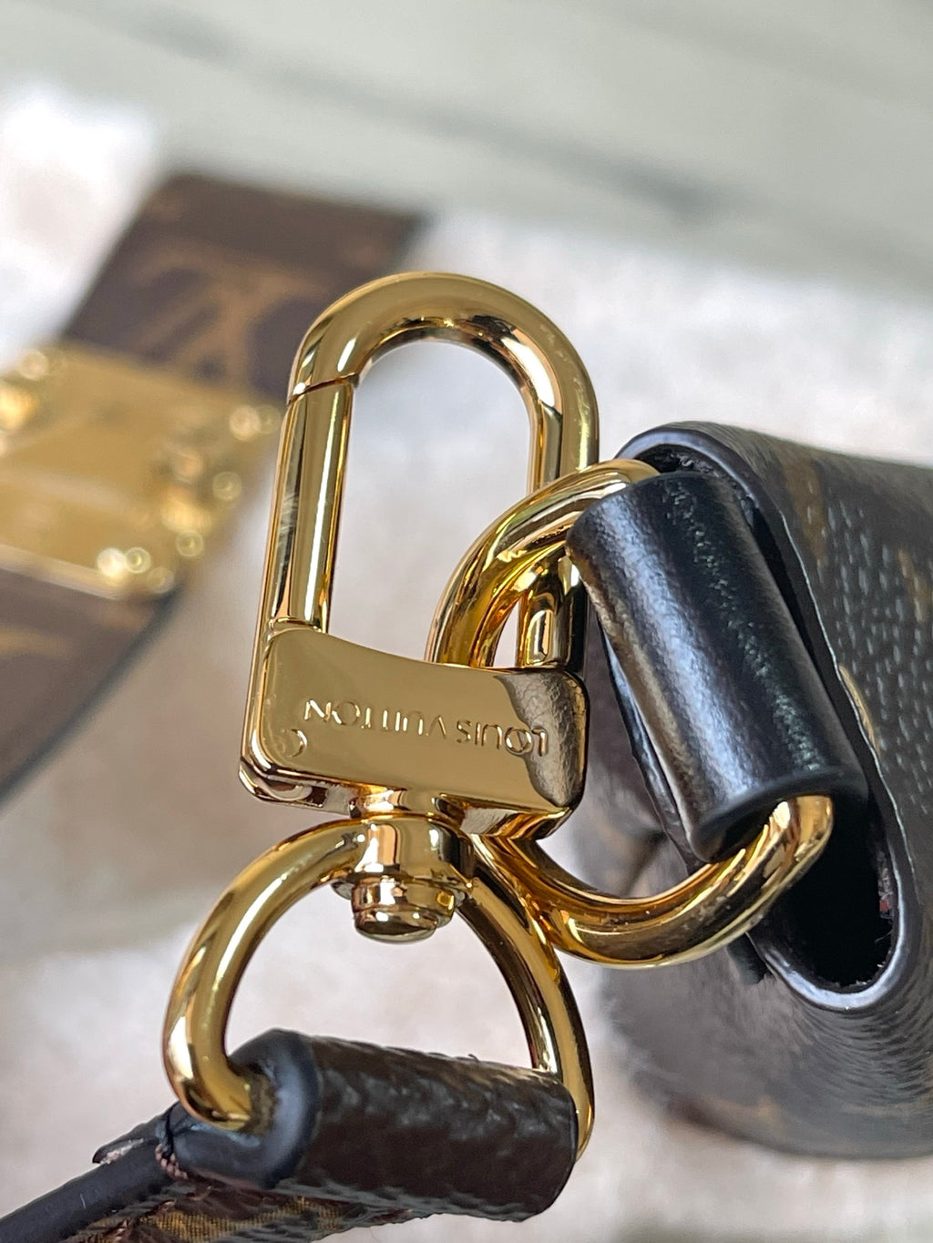 Ski Pochette Mia Shearling Handbag