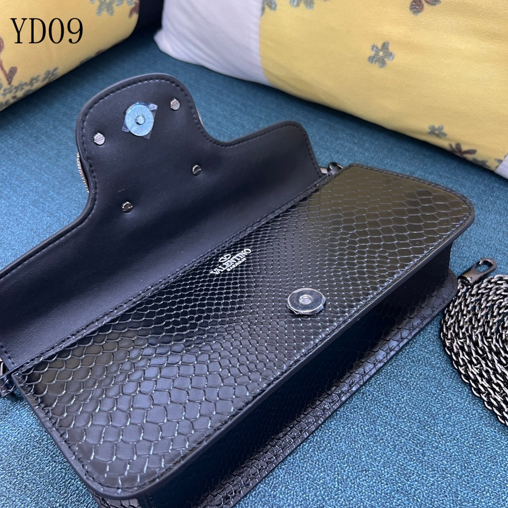 Garavani VLogo Signature Ayers Leather Bag