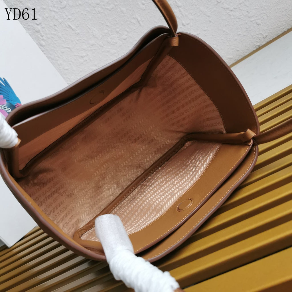 Tote Bag in Soft Grain Leather