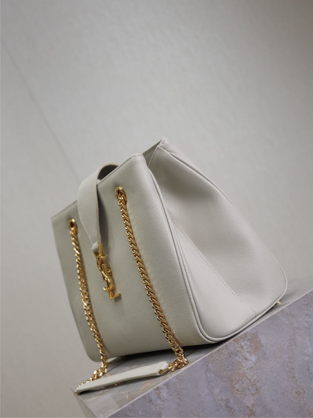 Grain Leather Chain Shoulder Bag