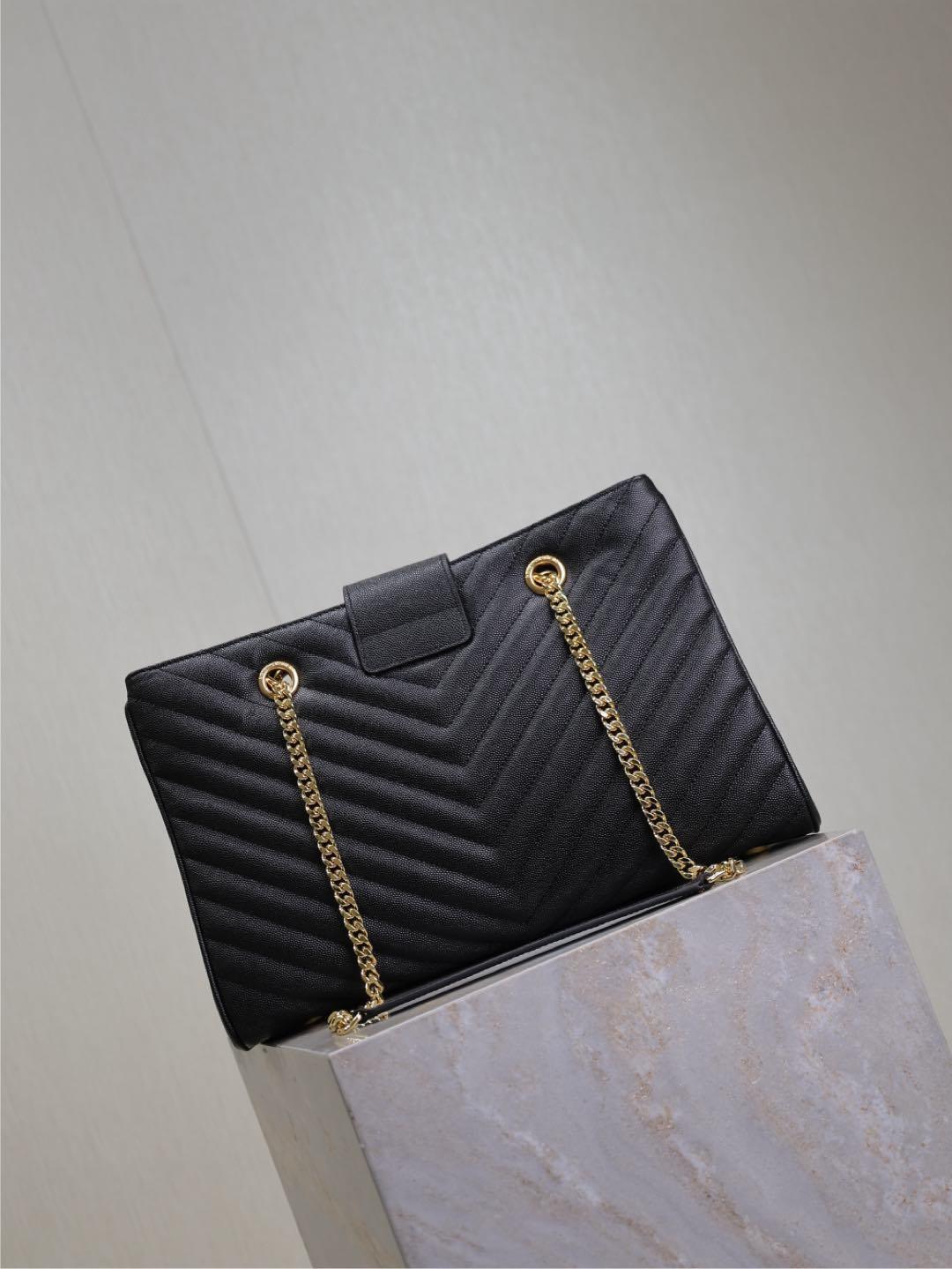 Grain Leather Chain Shoulder Bag