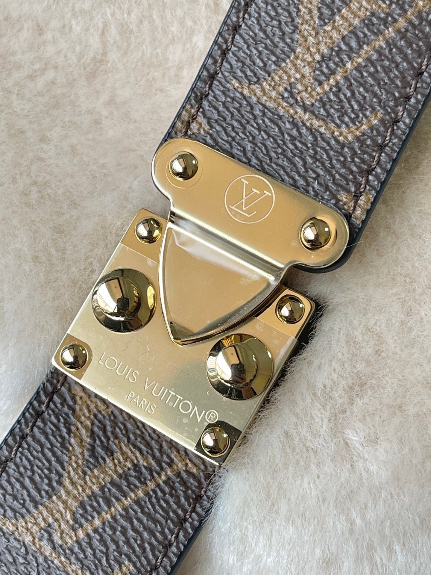 Ski Pochette Mia Shearling Handbag