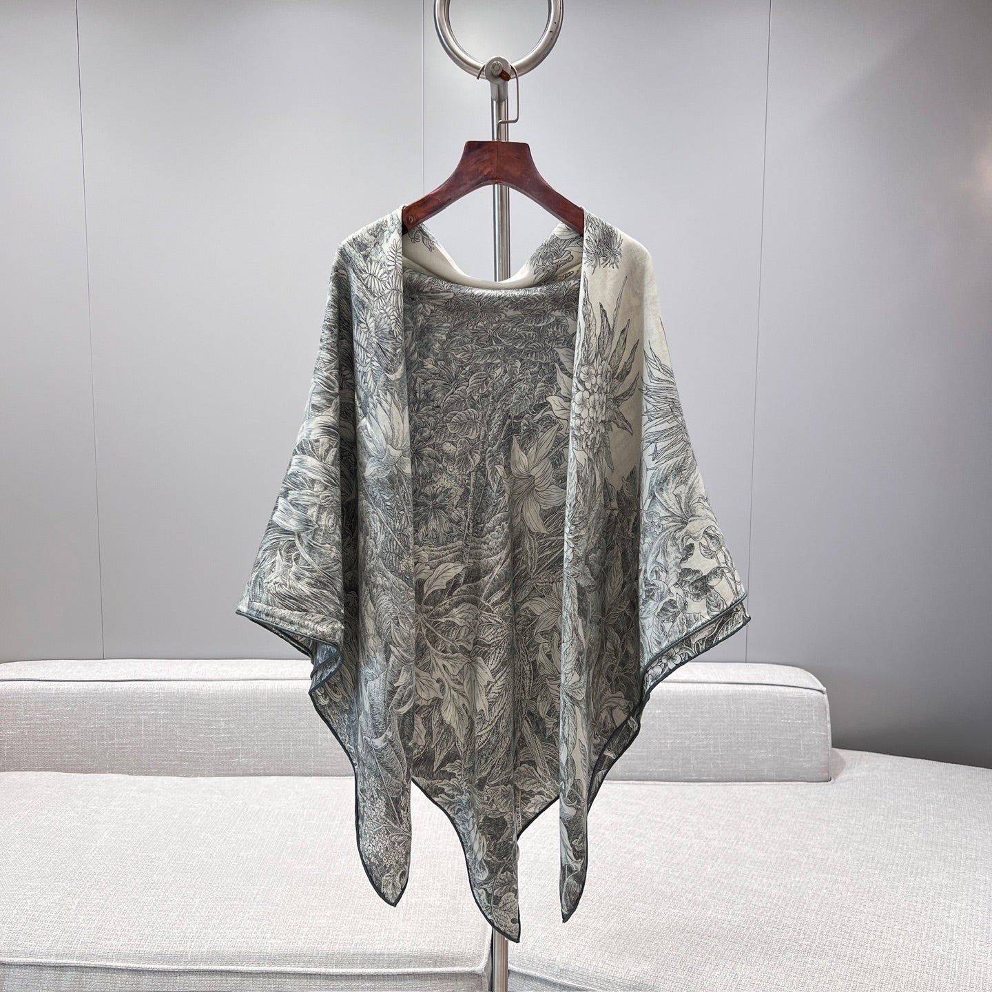 “Francois Houtin” Botanical Garden Cashmere & Silk Shawl 136 x 137 cm – Grey Green