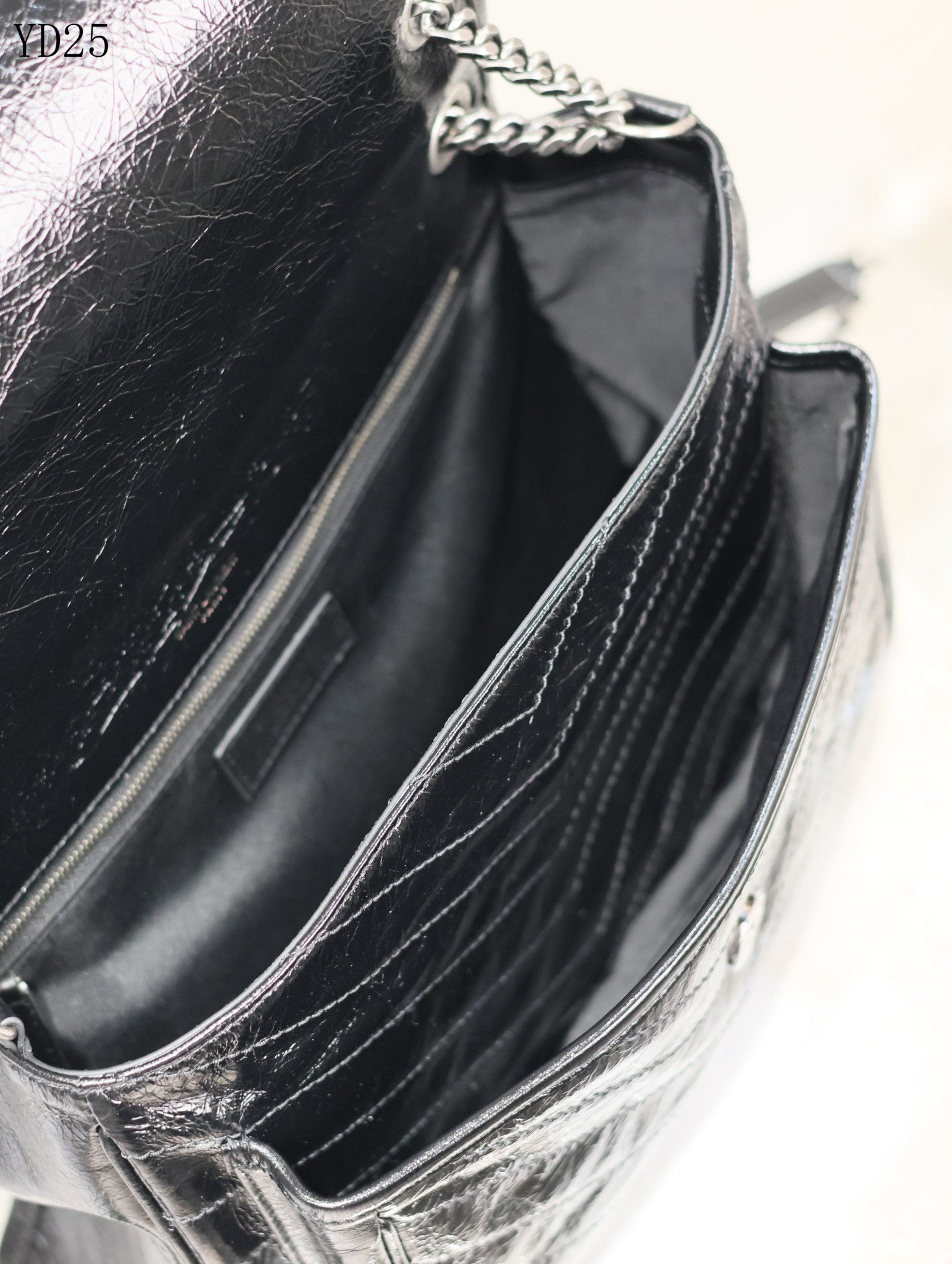 Niki Medium Leather Shoulder Bag