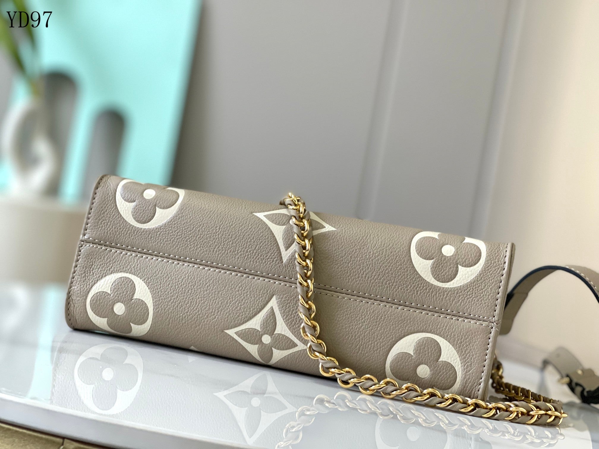 OnTheGo East West Bag