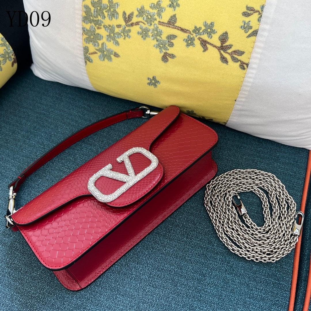 Garavani VLogo Signature Ayers Leather Bag