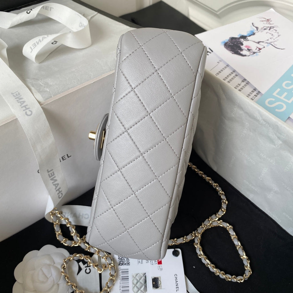 Diamond Top Handle Flap Bag 21 cm