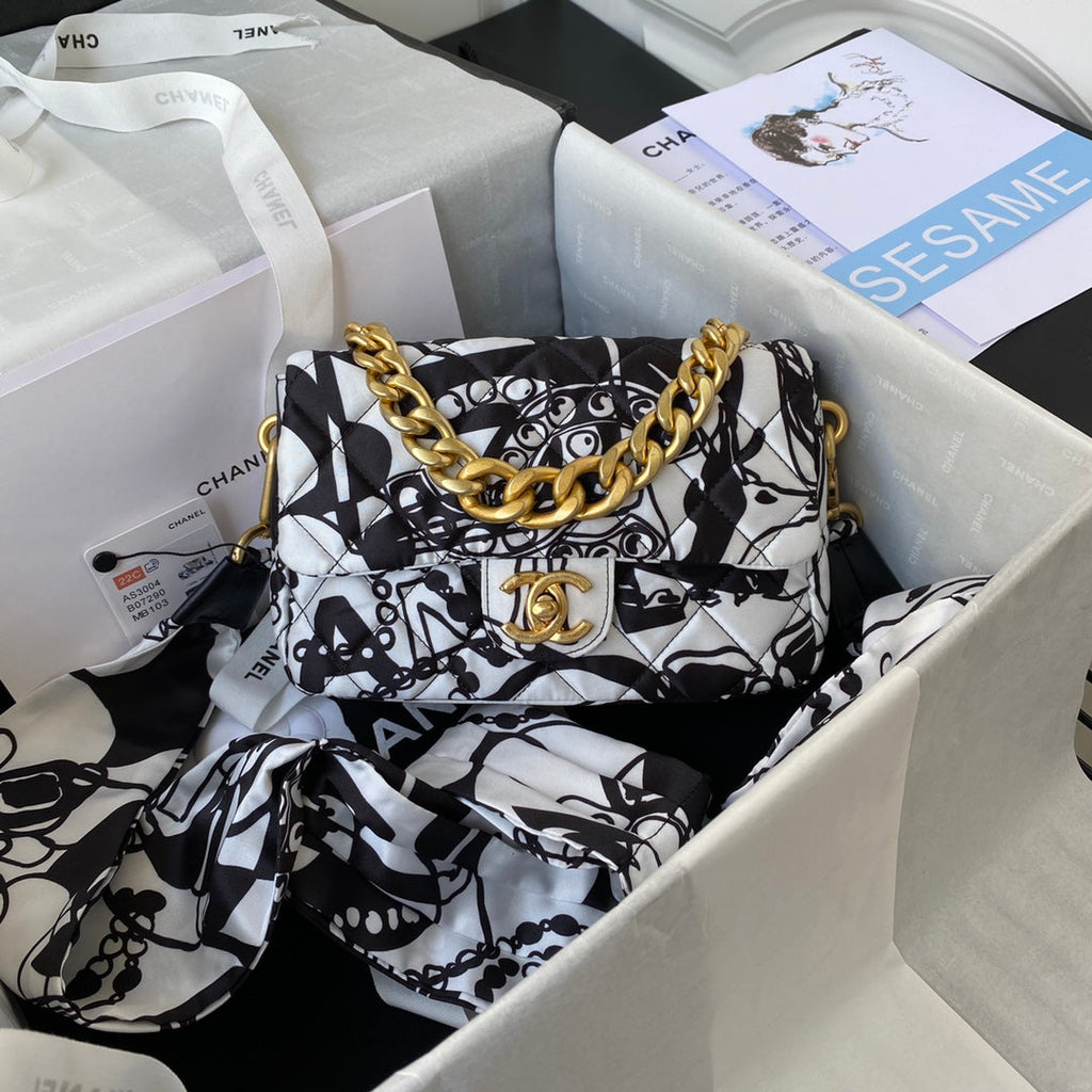 Quilted Chain Shoulder Bag