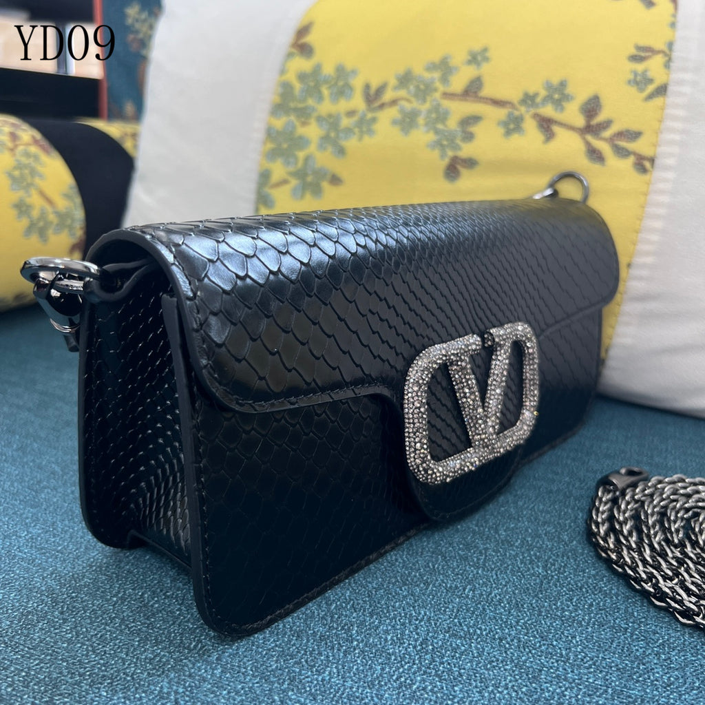 Garavani VLogo Signature Ayers Leather Bag