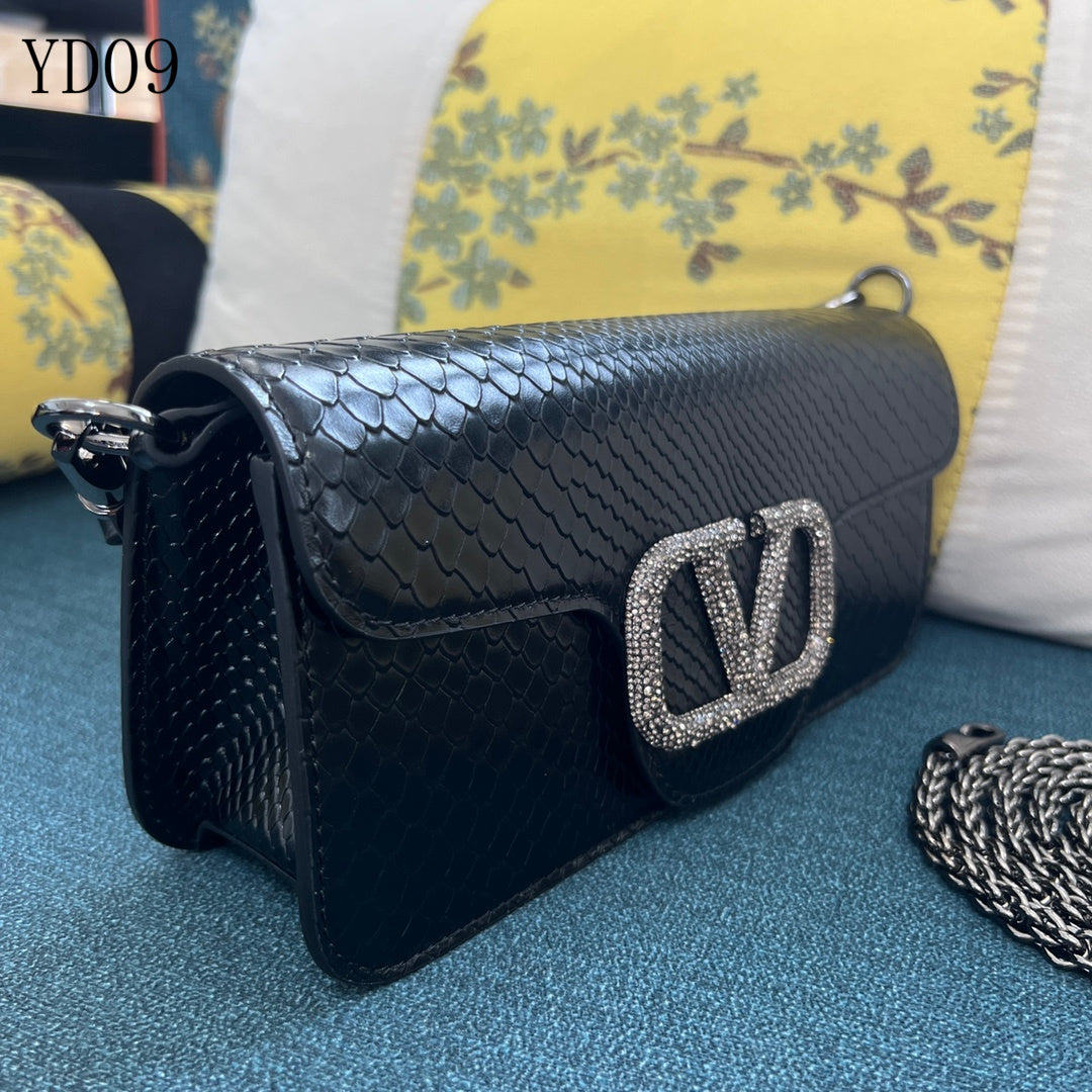 Garavani VLogo Signature Ayers Leather Bag