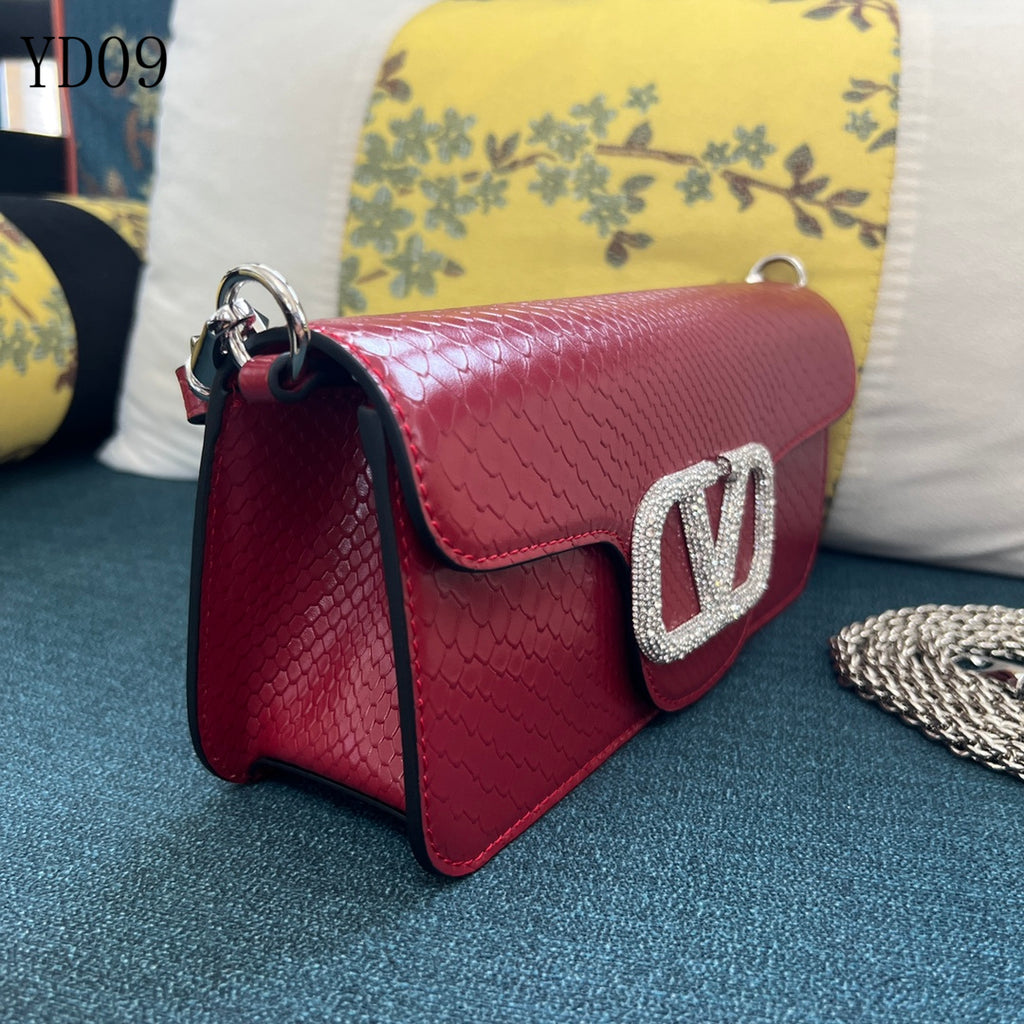 Garavani VLogo Signature Ayers Leather Bag