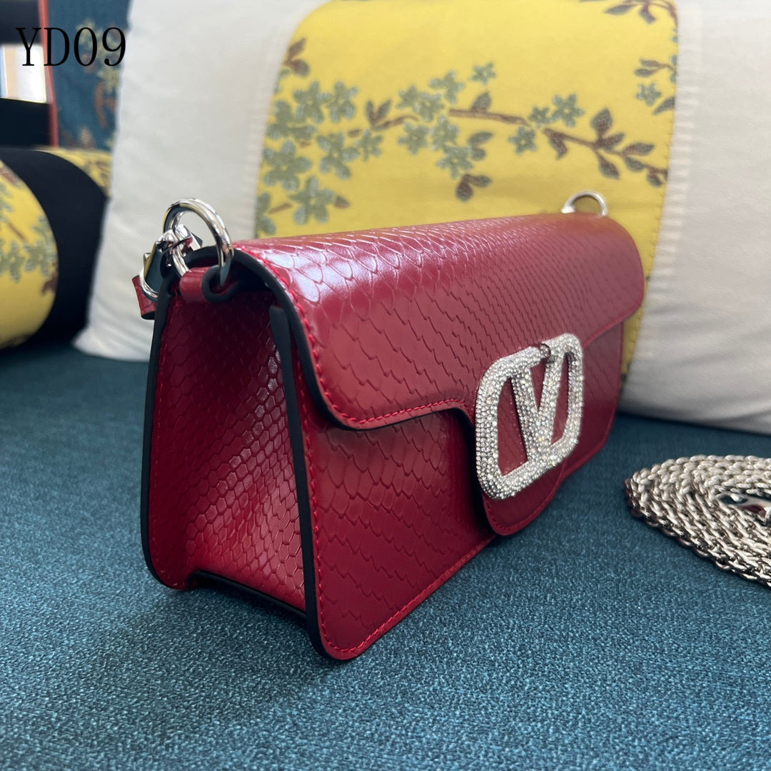 Garavani VLogo Signature Ayers Leather Bag