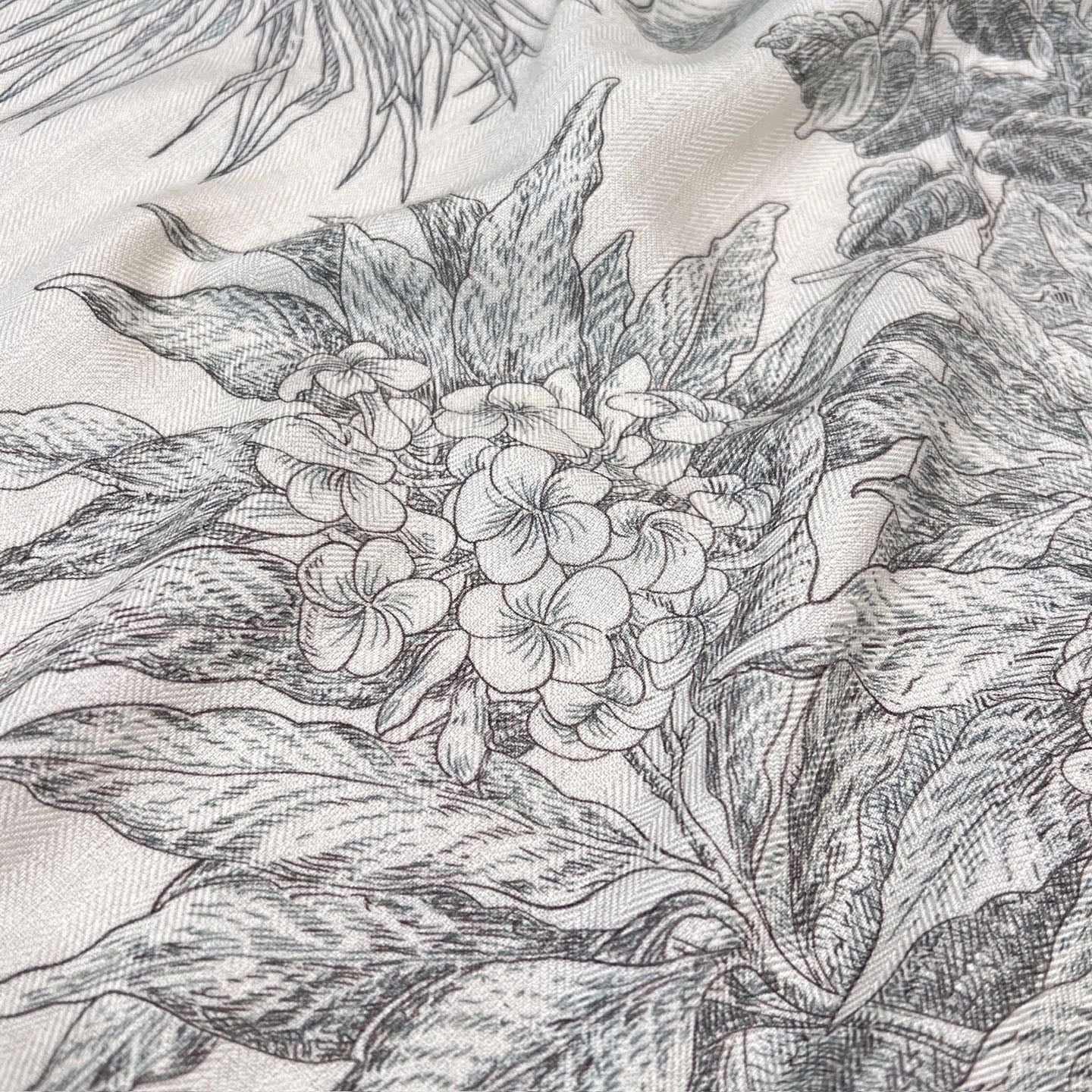 “Francois Houtin” Botanical Garden Cashmere & Silk Shawl 136 x 137 cm – Grey Green