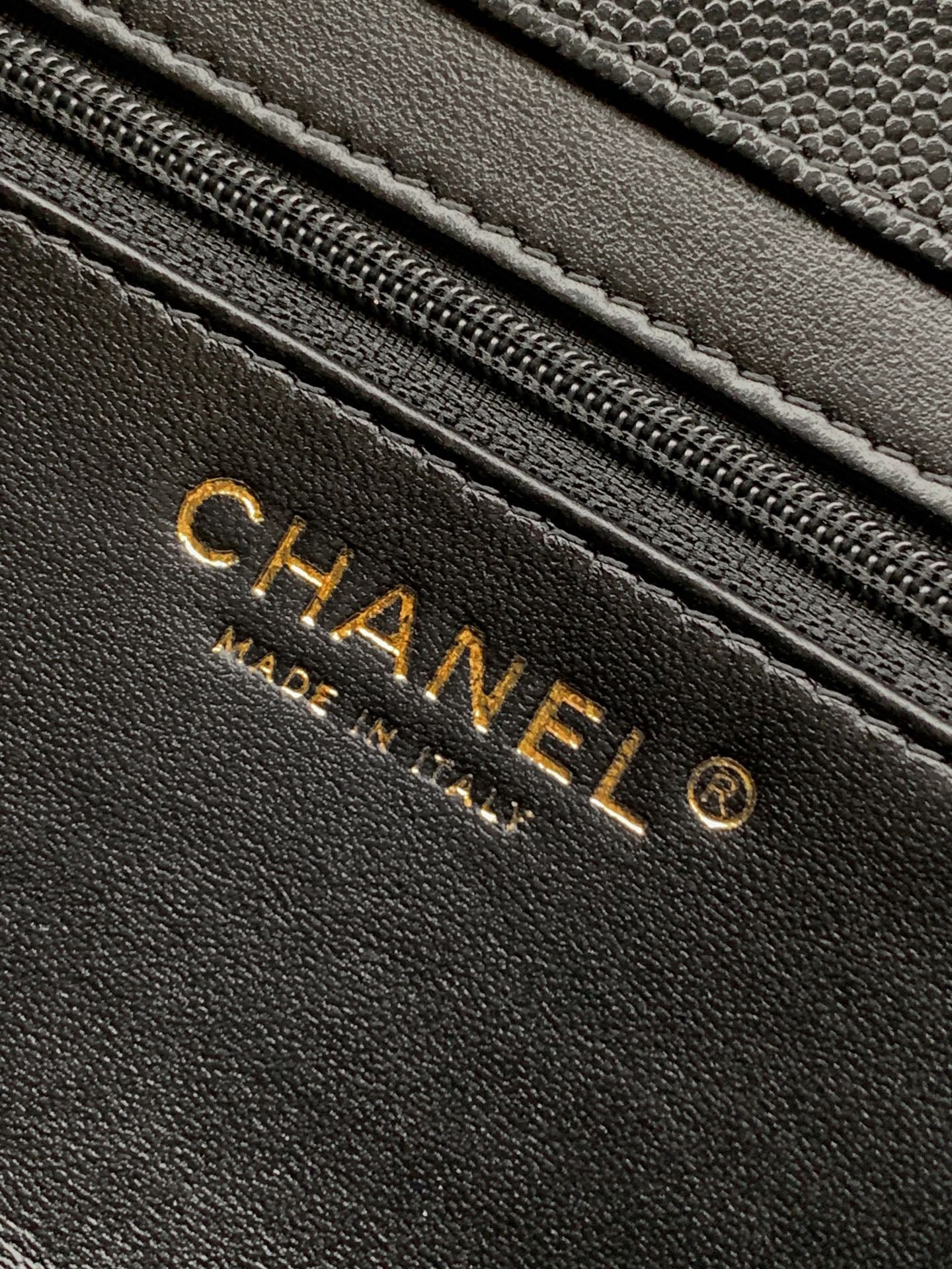 Large Leather Shoulder Bag 22