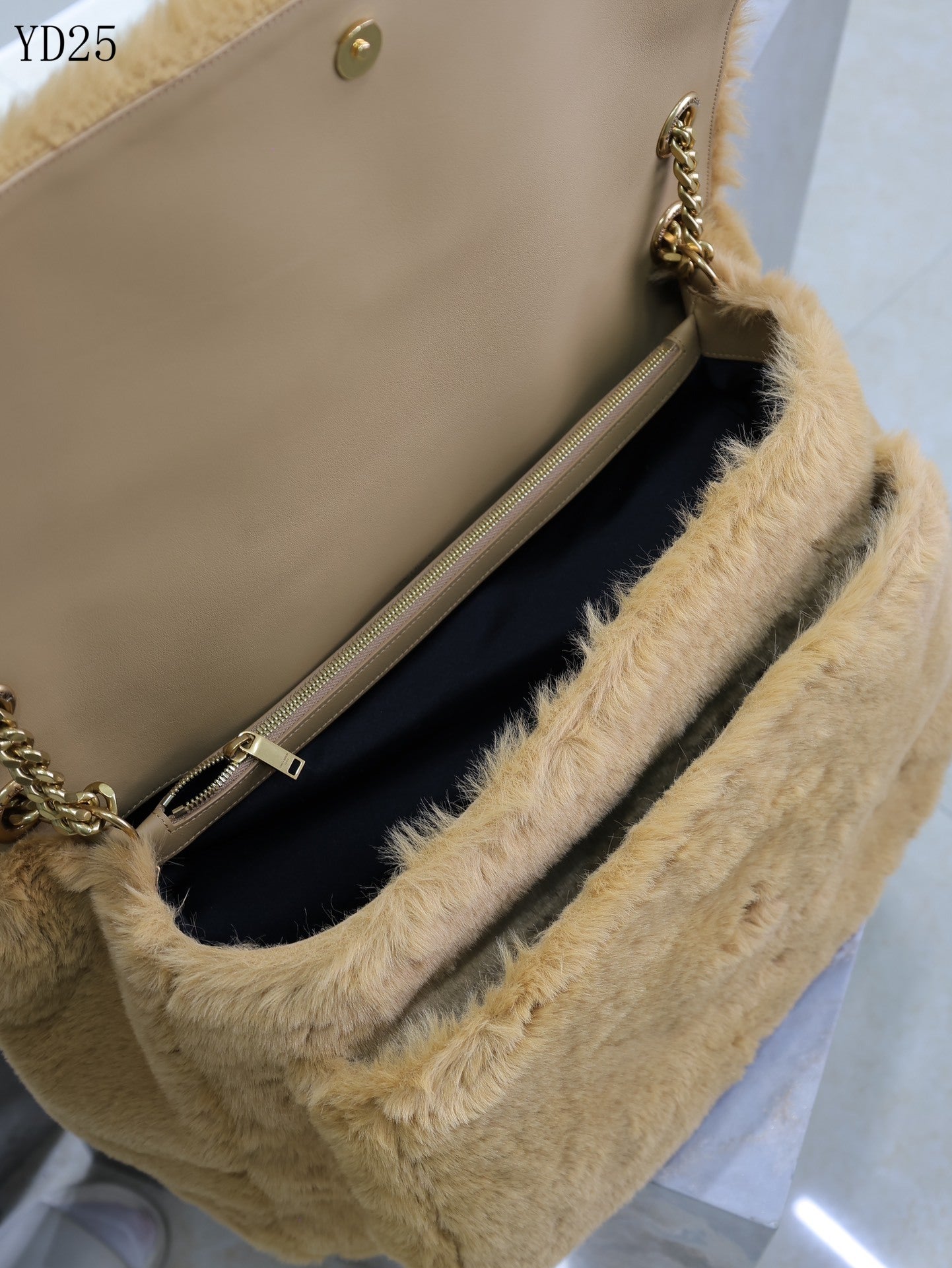 Niki Large in Shearling Bag