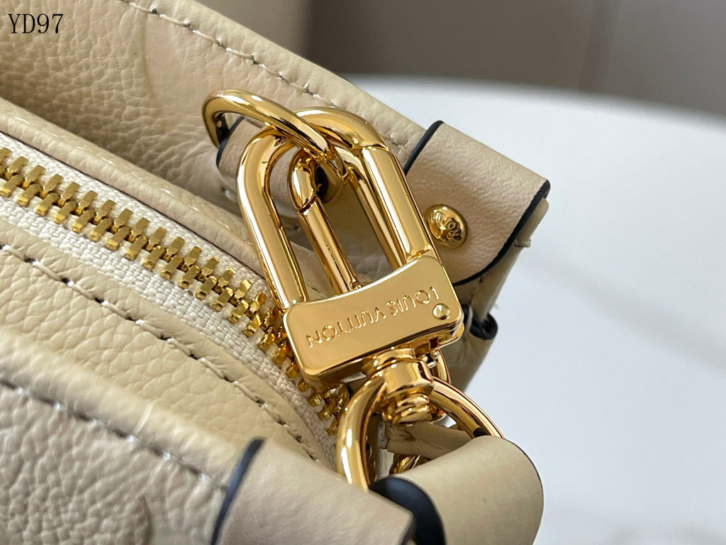 OnTheGo East West Bag