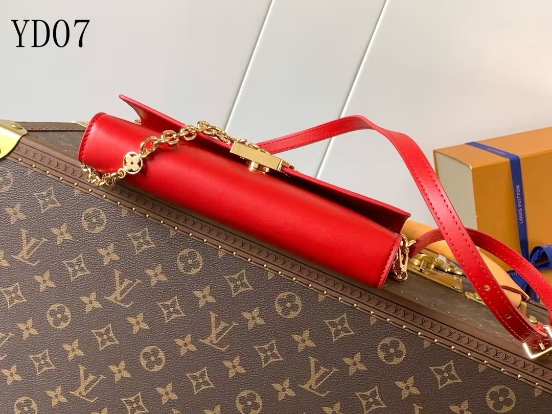 Capucines Wallet on Chain Bag