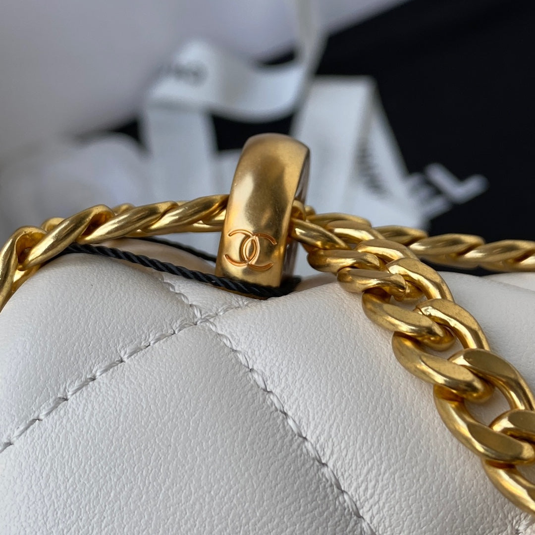 Matelasse Chain Shoulder Bag