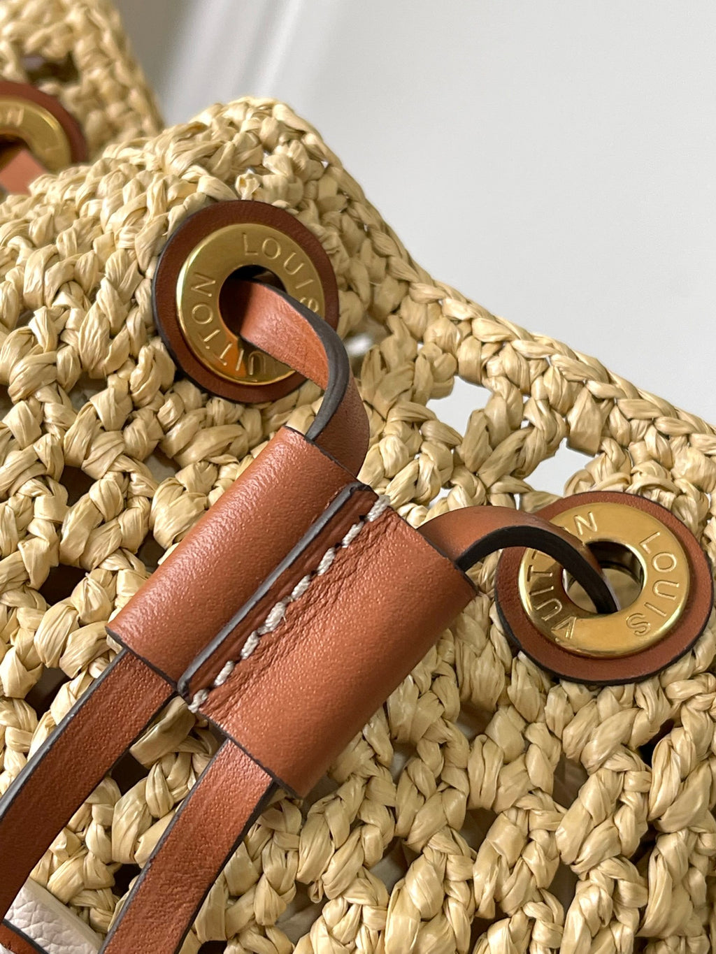 Noé Raffia Bucket Bag with Leather Trim