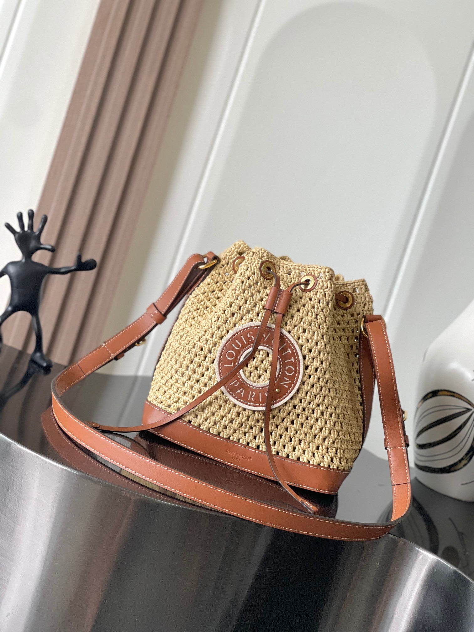 Noé Raffia Bucket Bag with Leather Trim