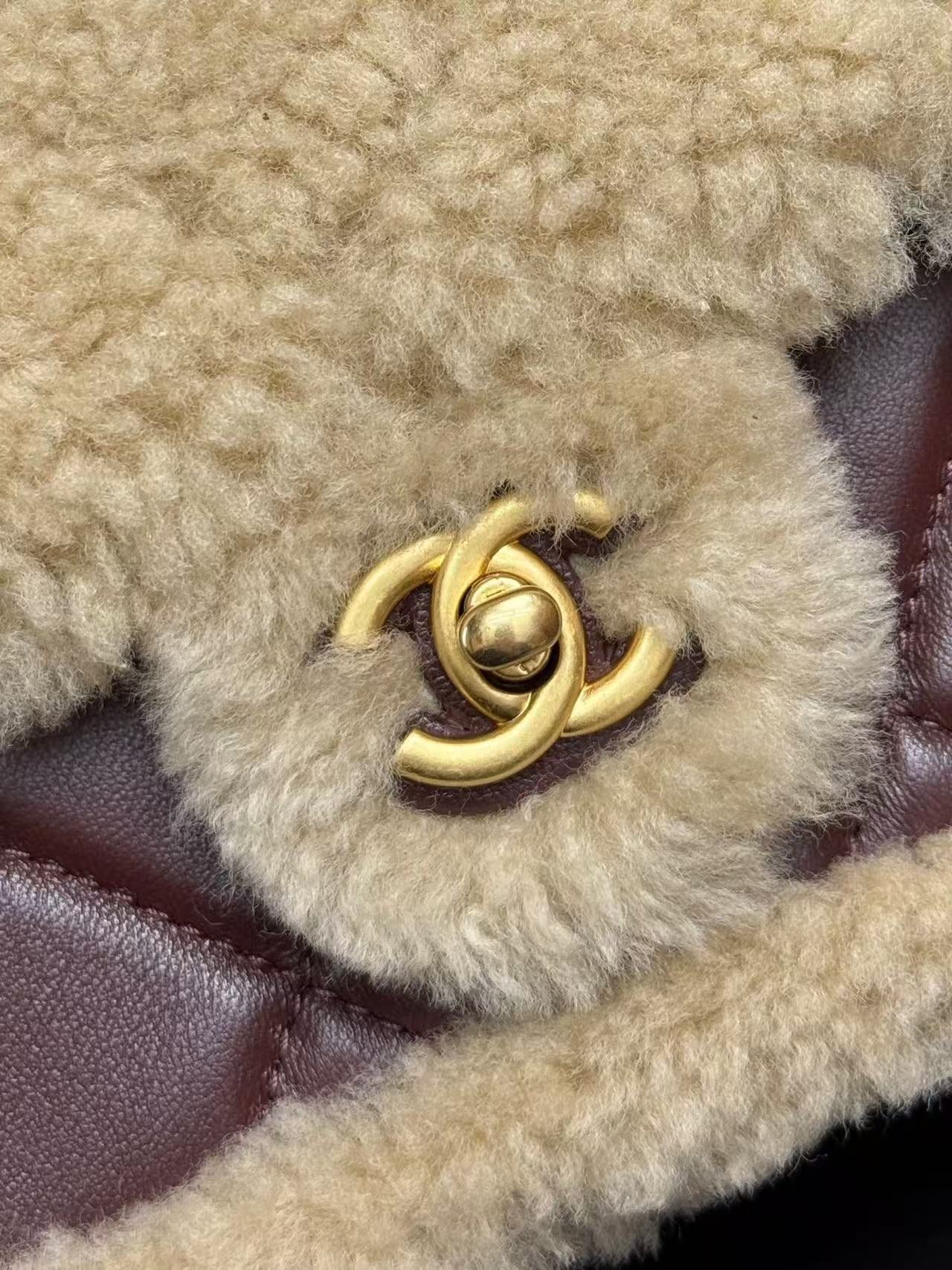 26 Teddy Shearling Chain Shoulder Bag