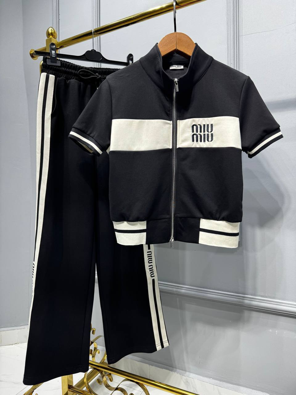 Black 2-Piece Luxury Set – Zip Top & Wide-Leg Pants