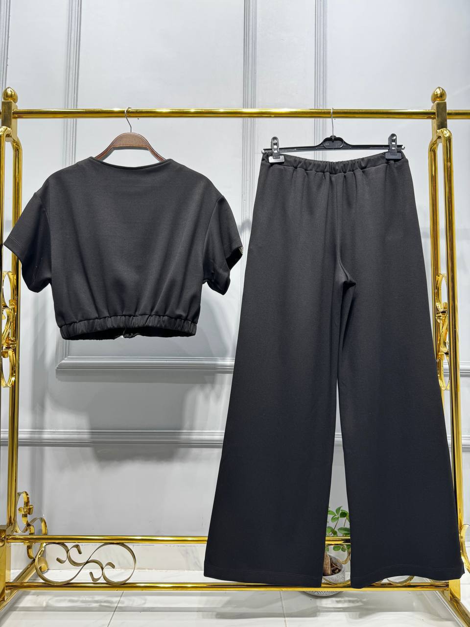 Black 2-Piece Luxury Set – Zip Top & Wide-Leg Pants