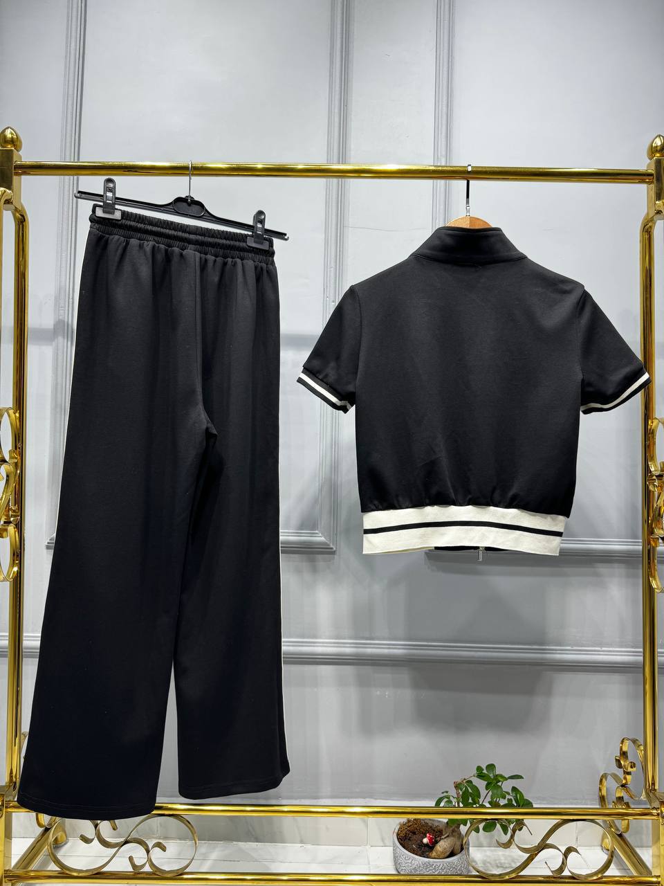 Black 2-Piece Luxury Set – Zip Top & Wide-Leg Pants