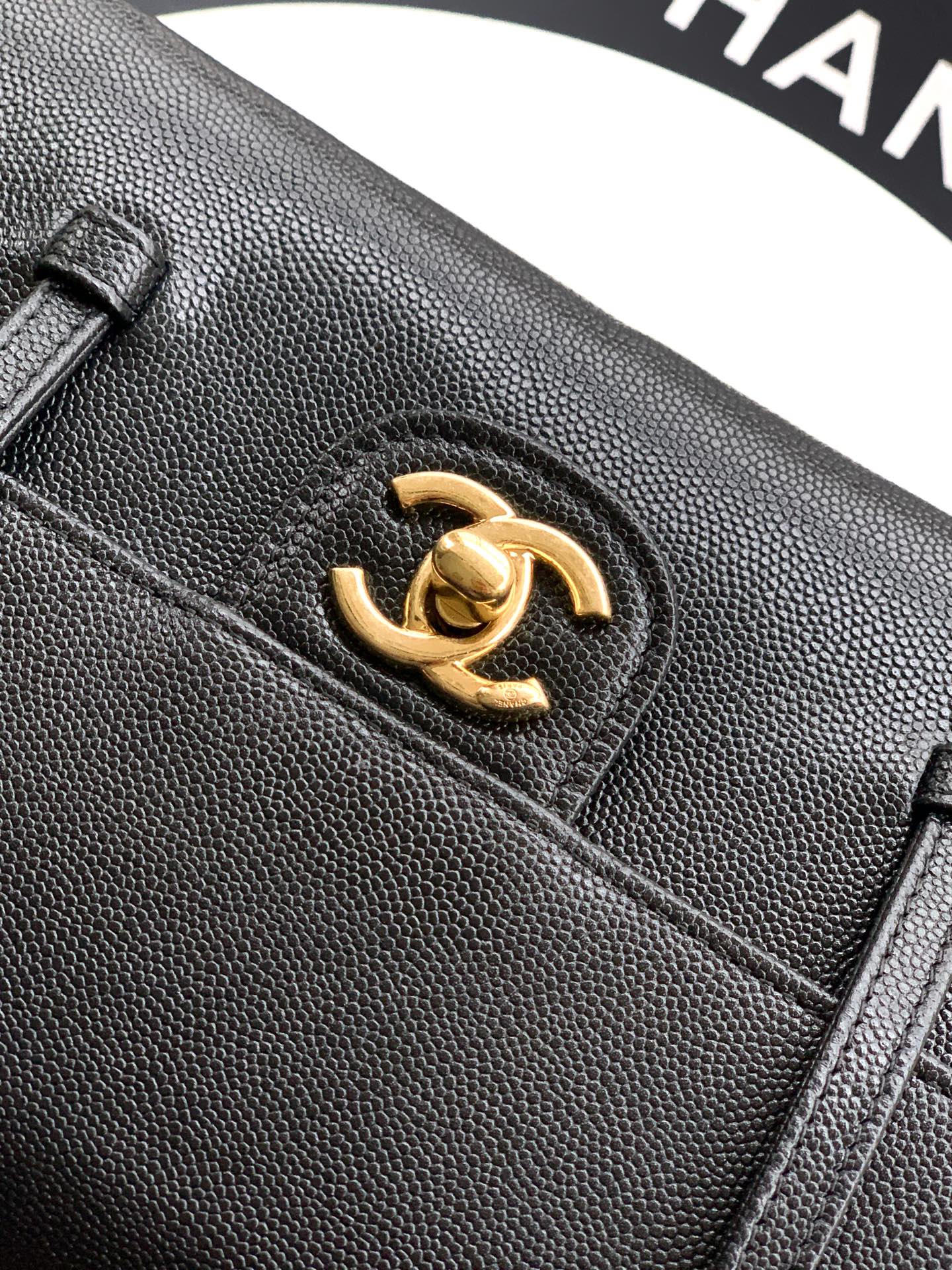 Large Leather Shoulder Bag 22